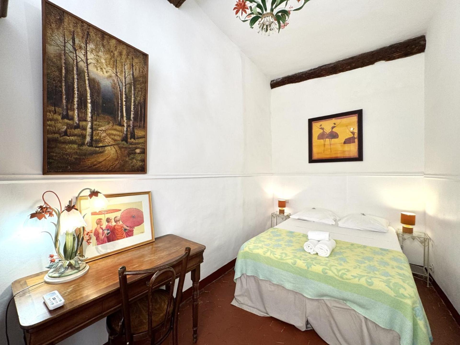 Riviera: Old Town Getaway, Steps From Apartment 3*
