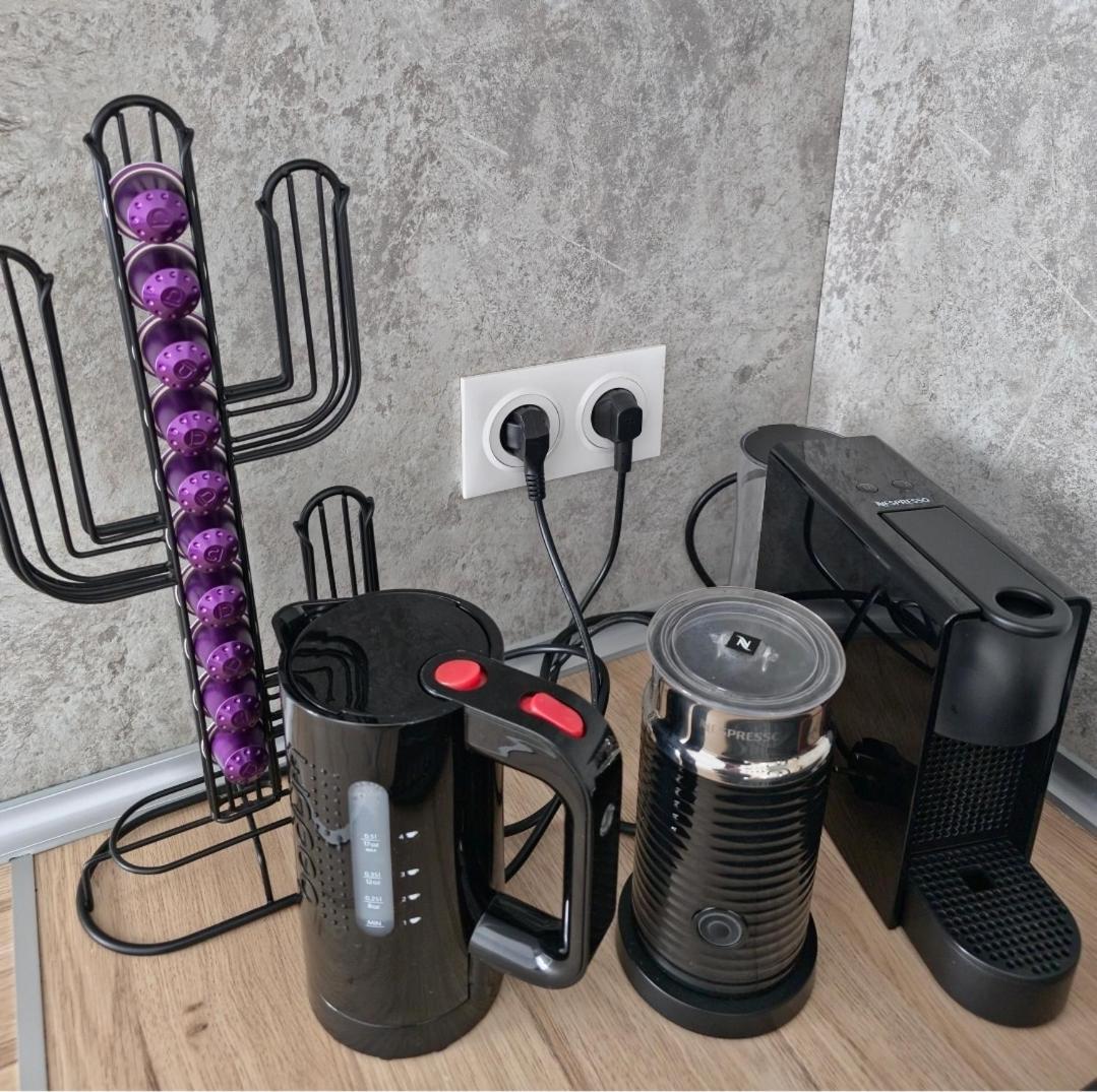 Lovely 1 Bedroom Vacation With Free Parking. * Nice