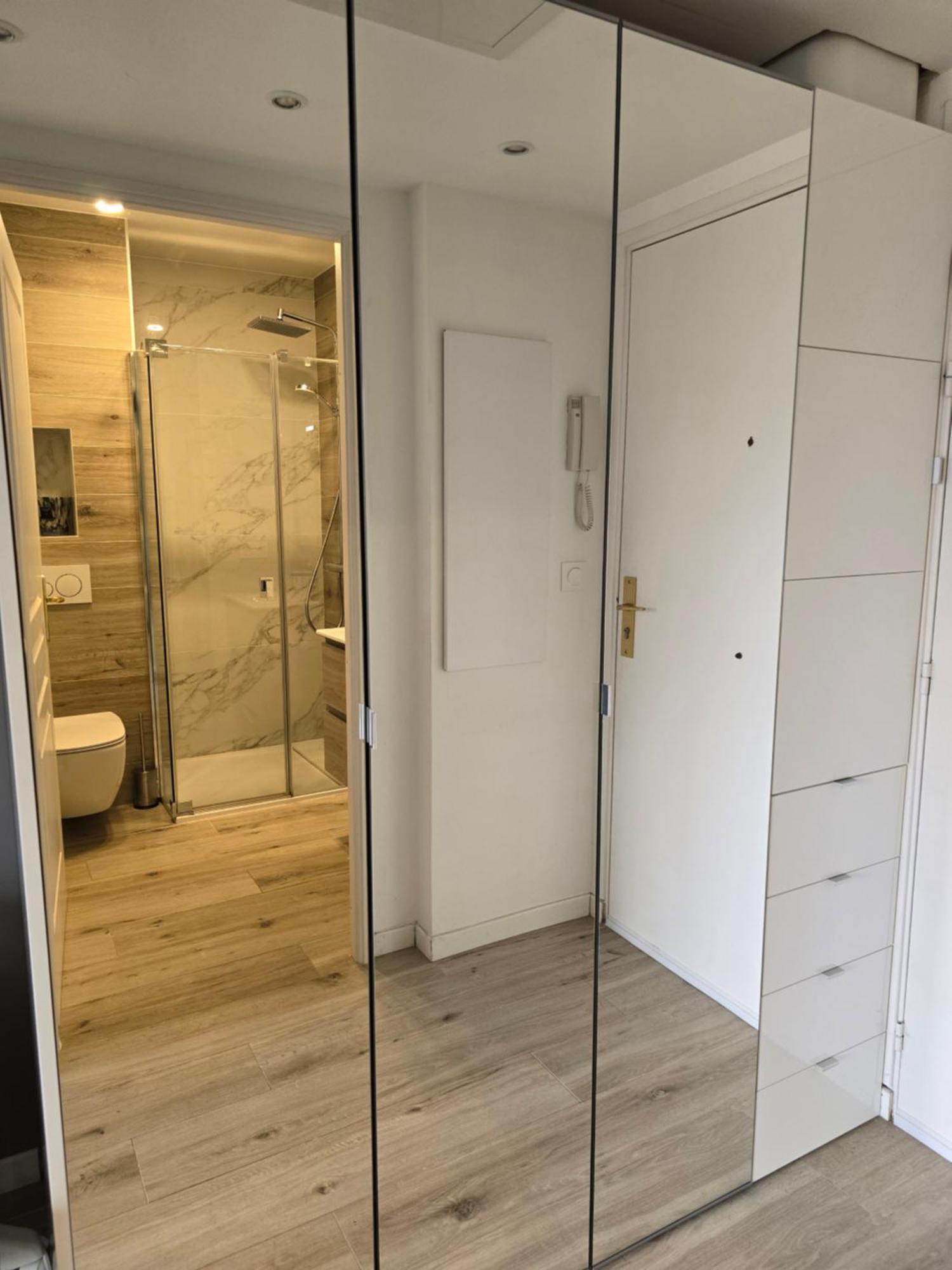 Lovely 1 Bedroom Vacation With Free Parking. Nice