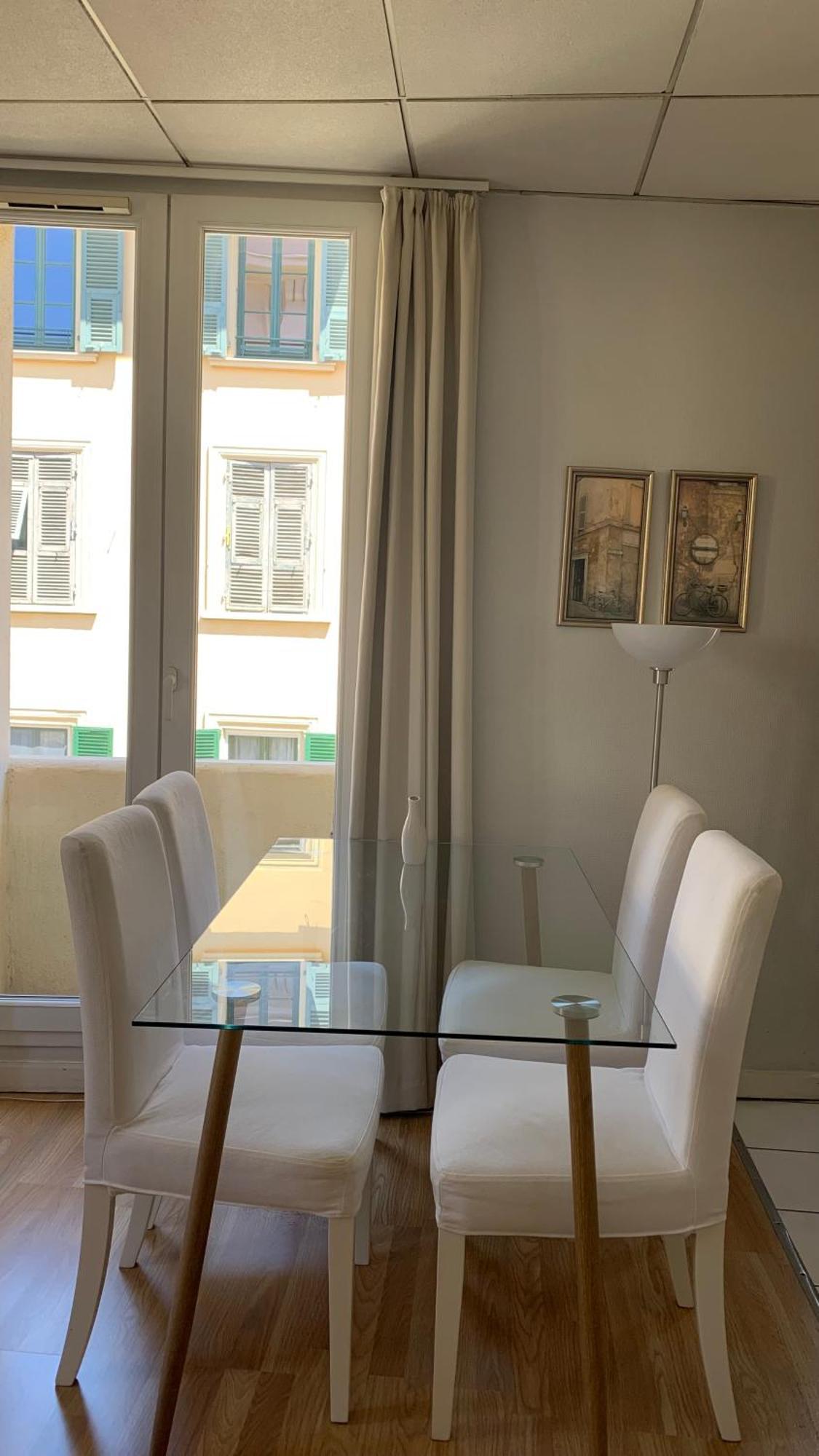 1 Bedroom Flat In The Street Apartment Nice
