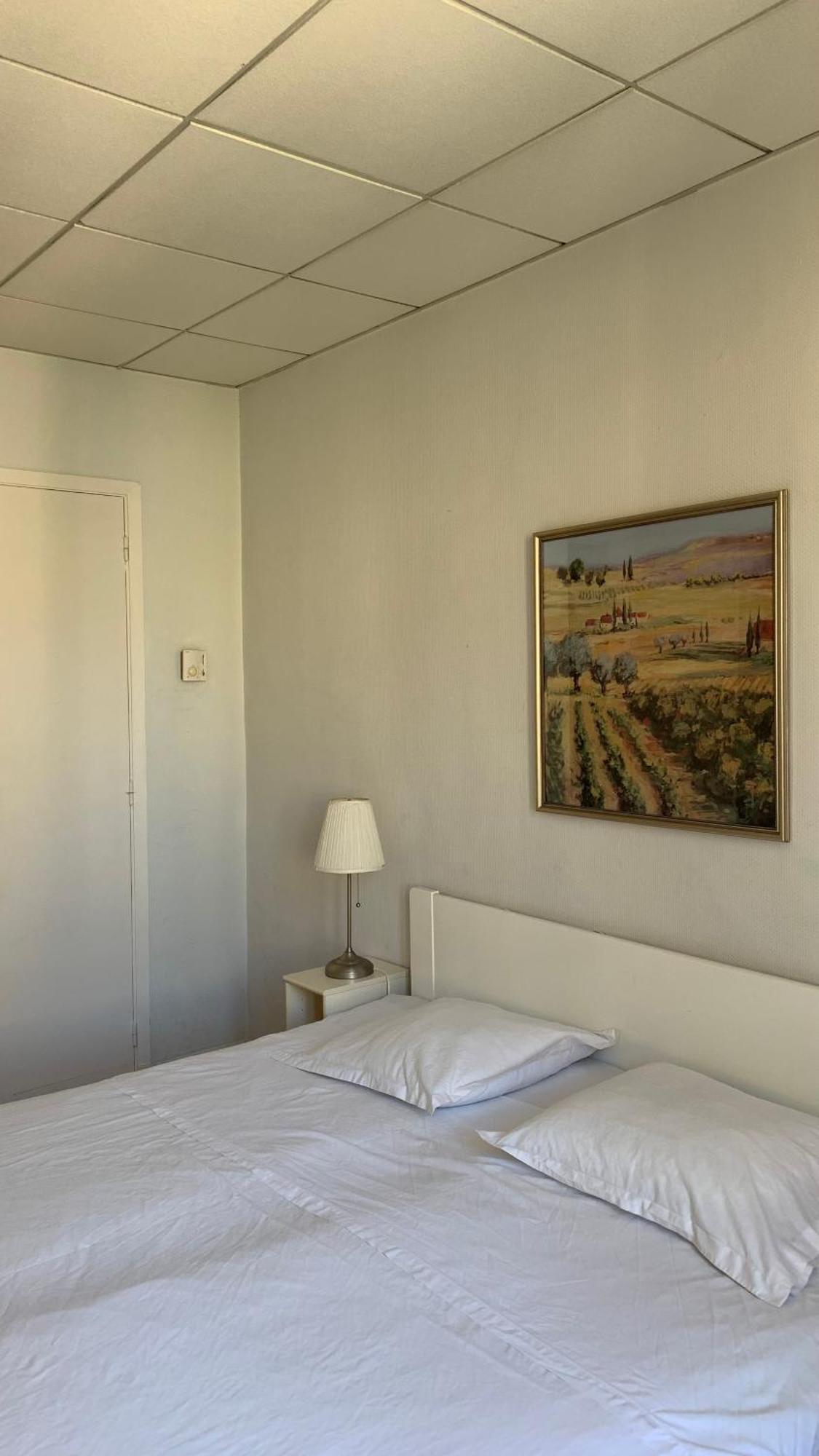 1 Bedroom Flat In The Street