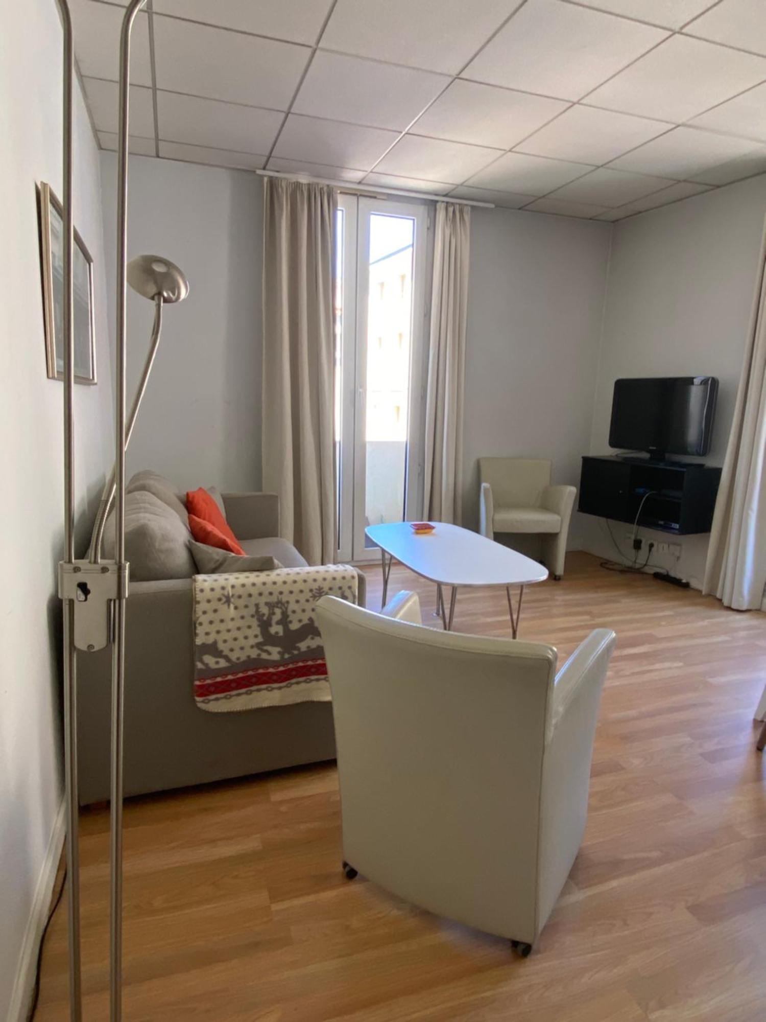 Apartment 1 Bedroom Flat In The Street Nice