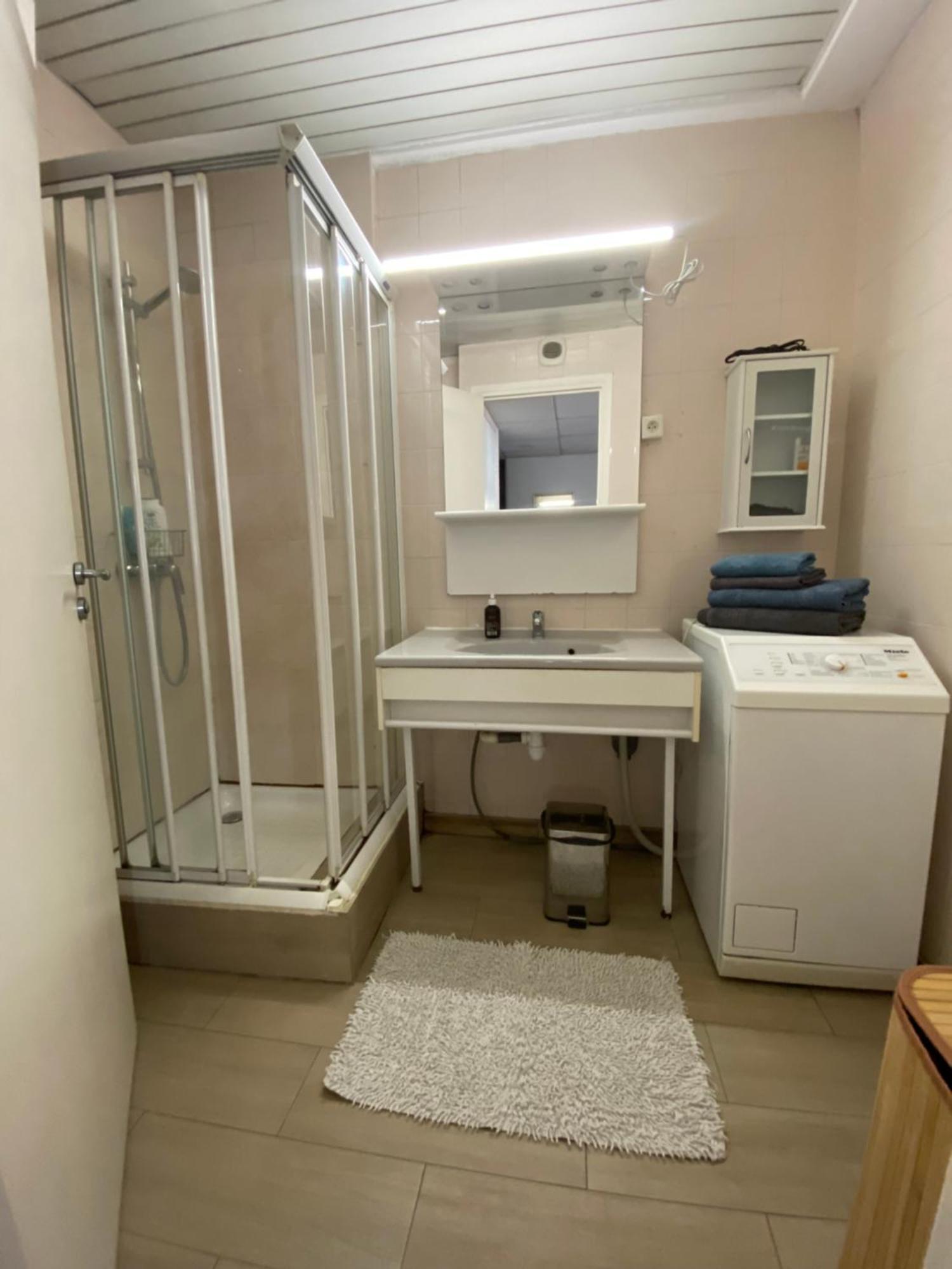 1 Bedroom Flat In The Street * Nice