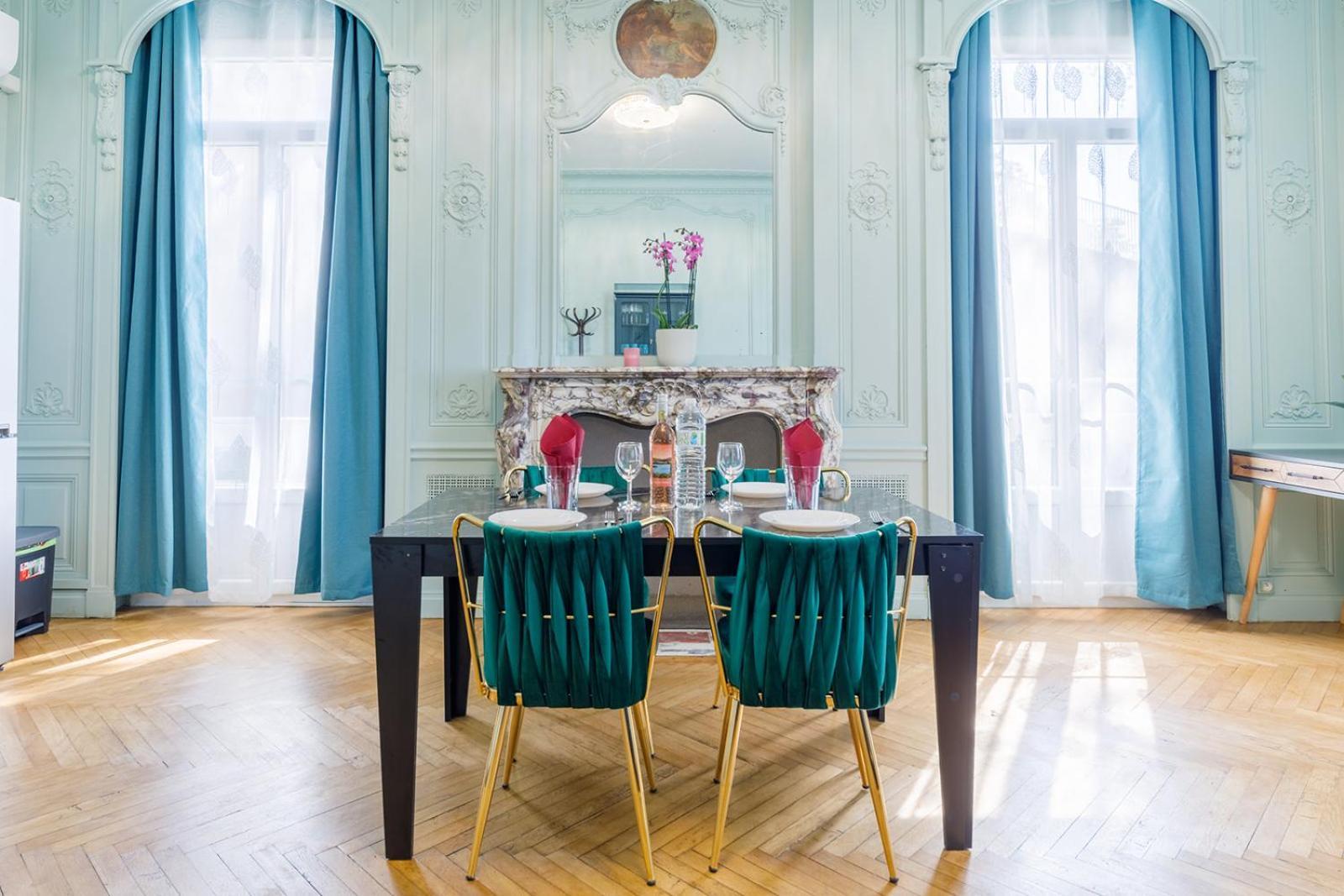 Monique-parking Free Apartment