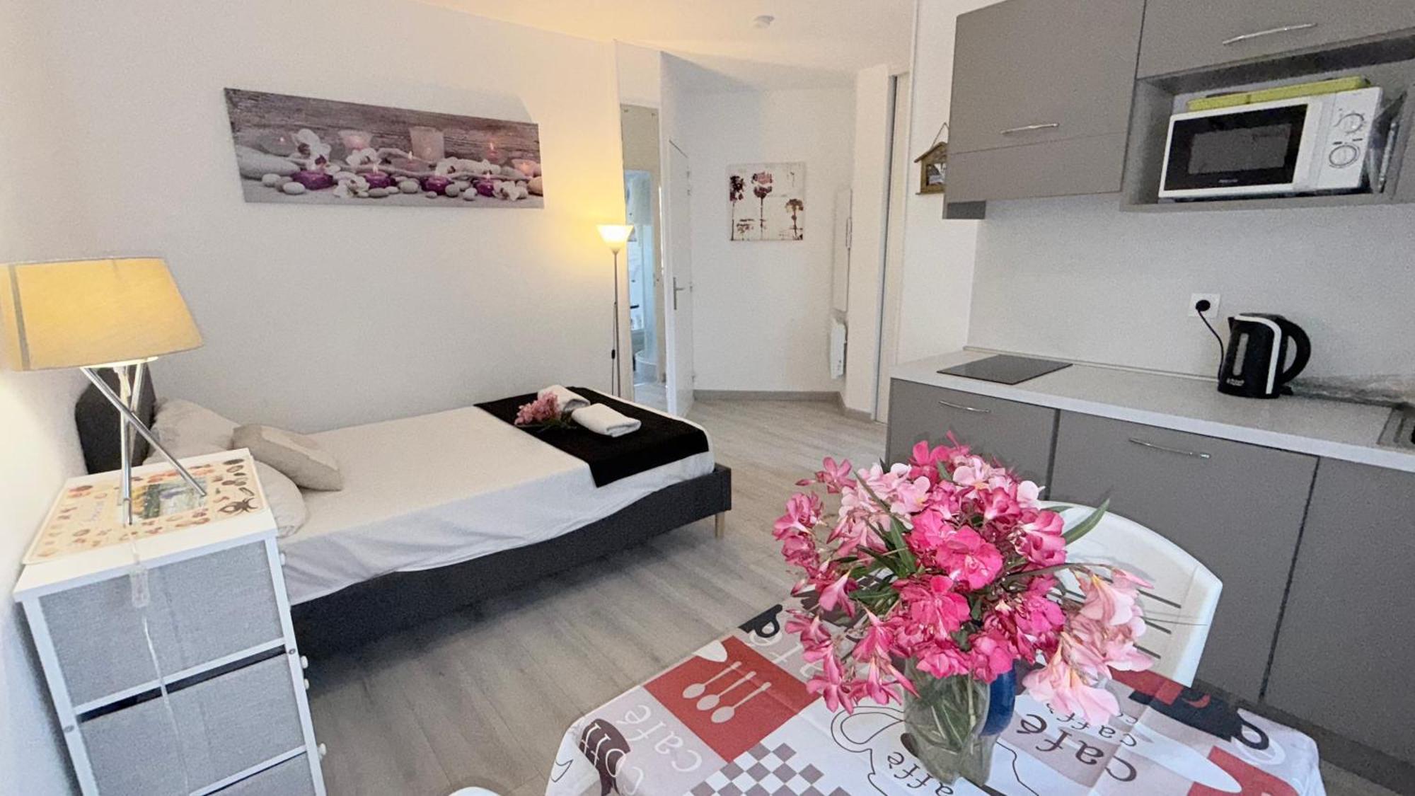 Apartment Seaside Place,1 Min To The Beach, Wi Fi, Parking *