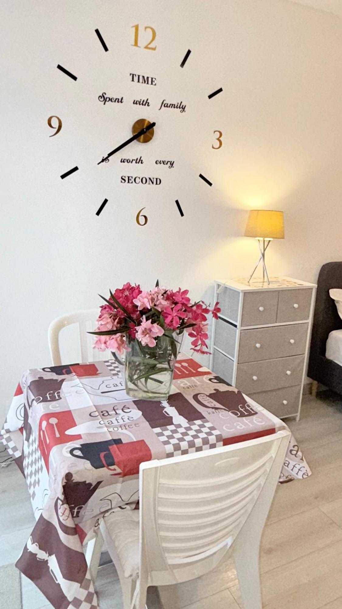 Apartment Seaside Place,1 Min To The Beach, Wi Fi, Parking *