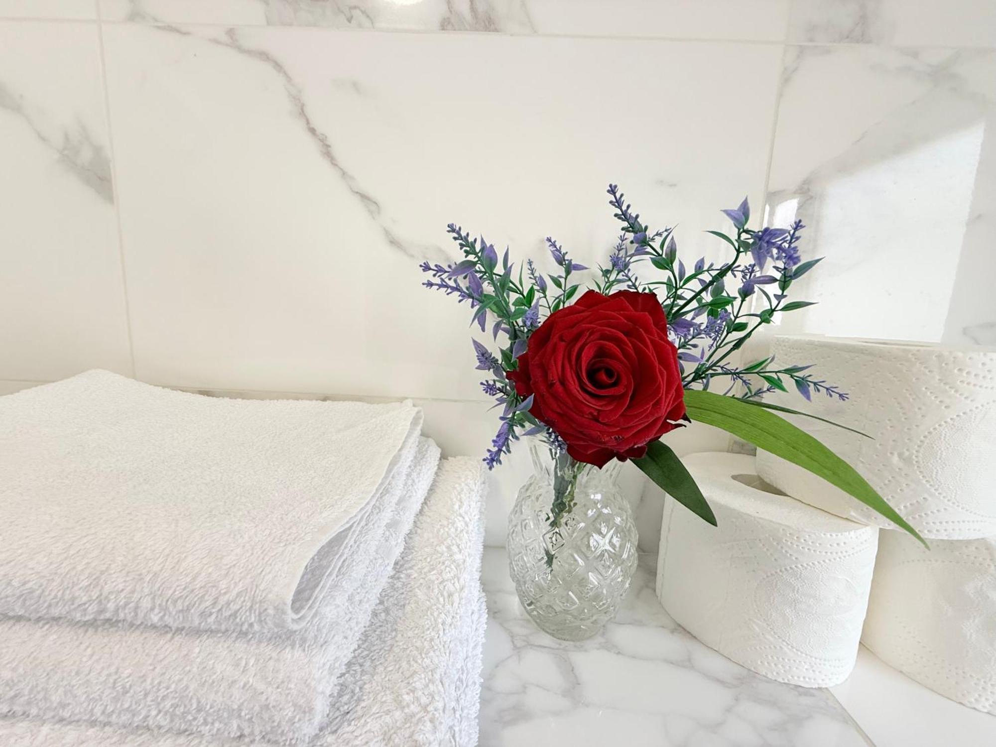 Seaside Place,1 Min To The Beach, Wi Fi, Parking Apartment