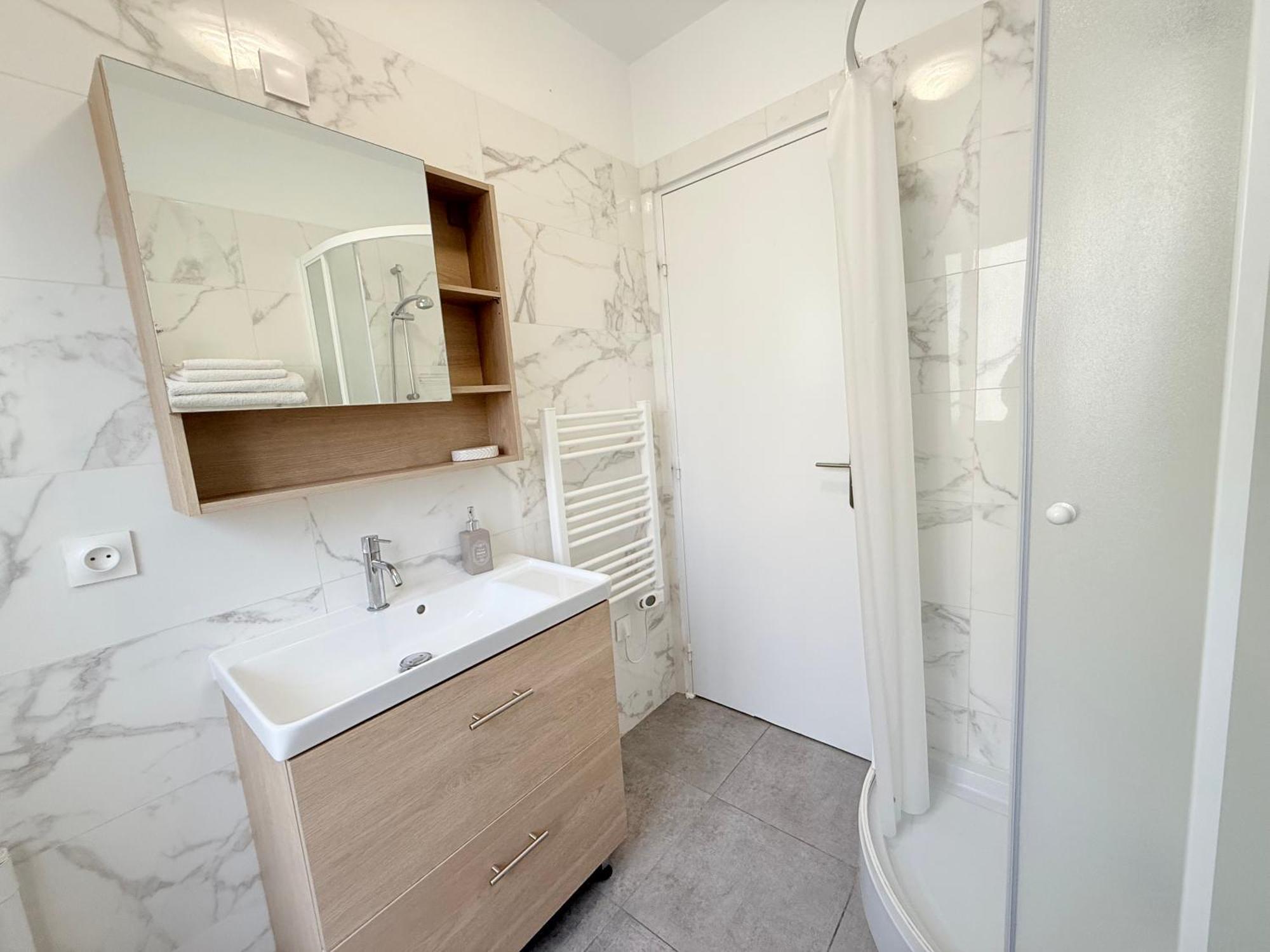 Apartment Seaside Place,1 Min To The Beach, Wi Fi, Parking *