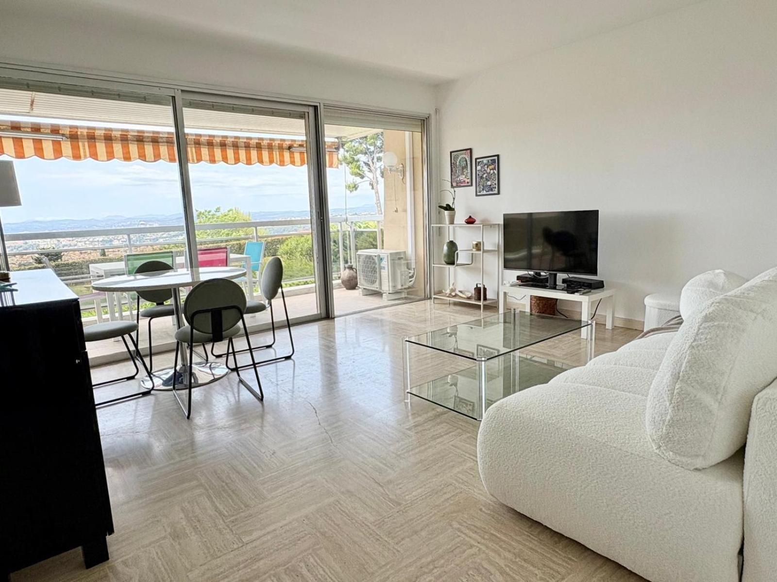 Quiet Flat With View And Swimming Pool *