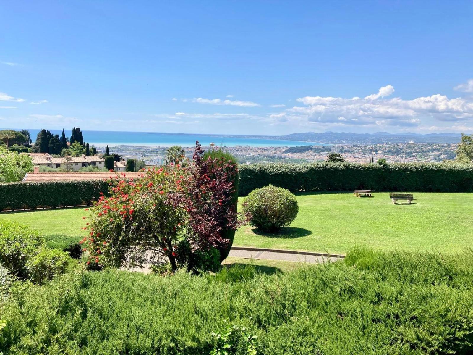 Quiet Flat With View And Swimming Pool Nice