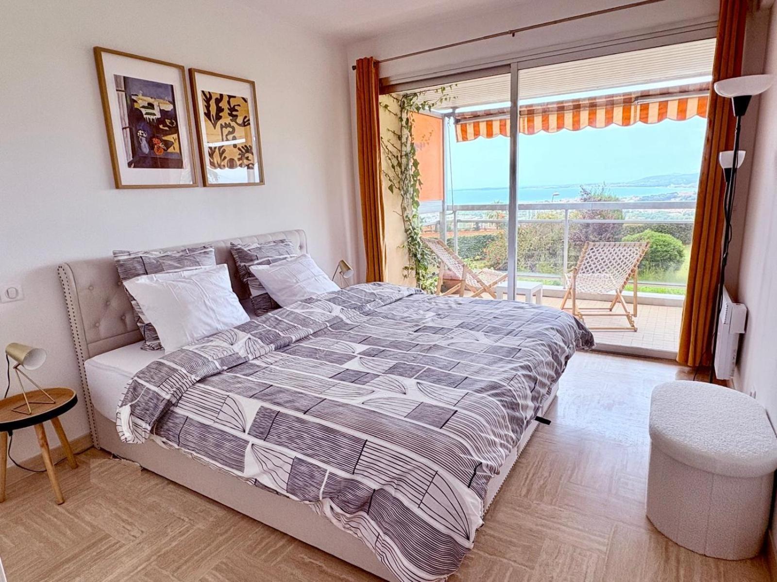 Quiet Flat With View And Swimming Pool Apartment