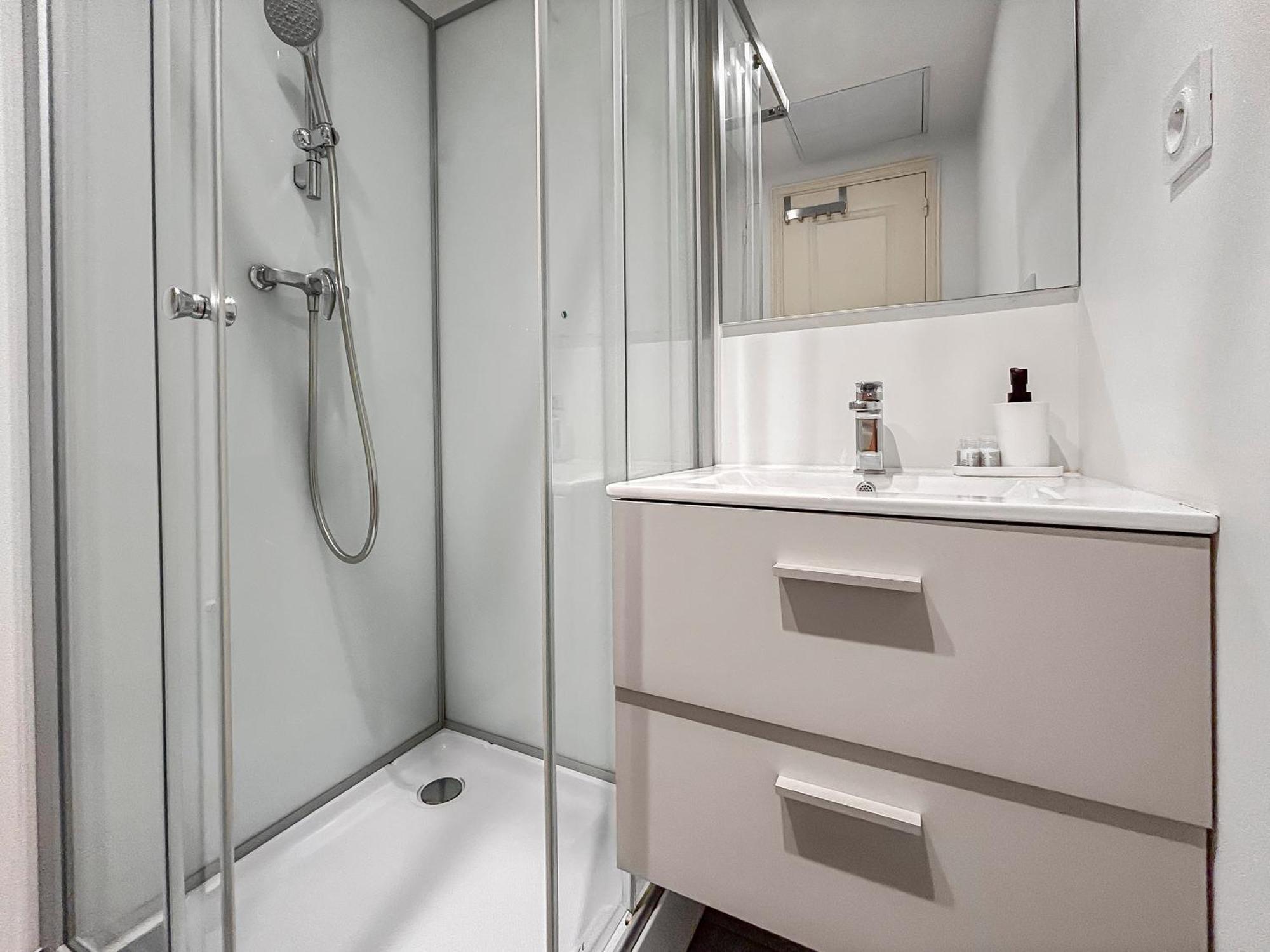 Studio Lumineux Et Moderne A Nice, Bien Situe Appartement