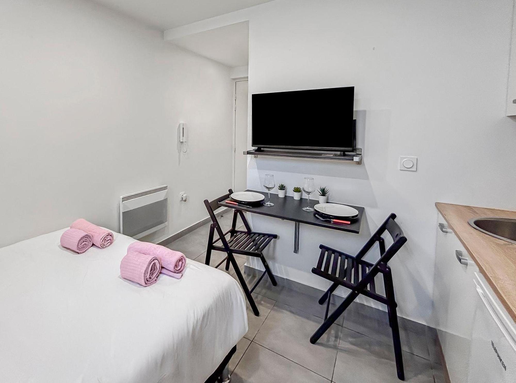 Centre Proche Tram & Port, Wifi Gratuit Apartment *