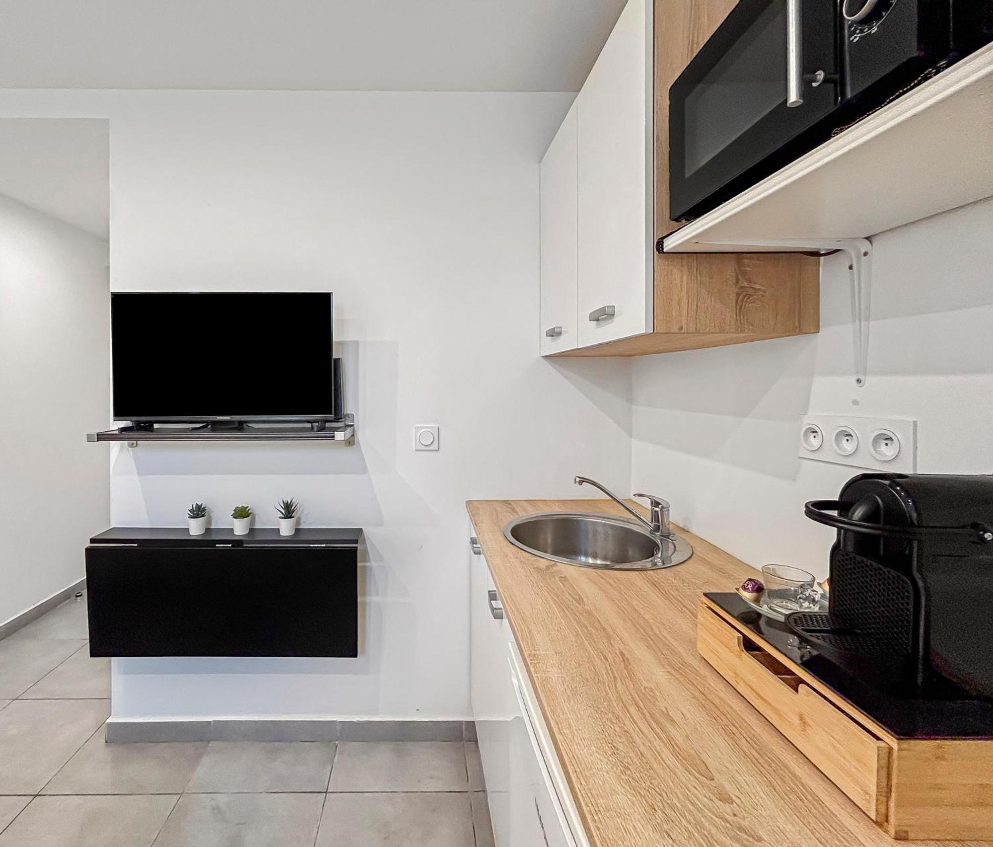 Studio Lumineux Et Moderne A Nice, Bien Situe *