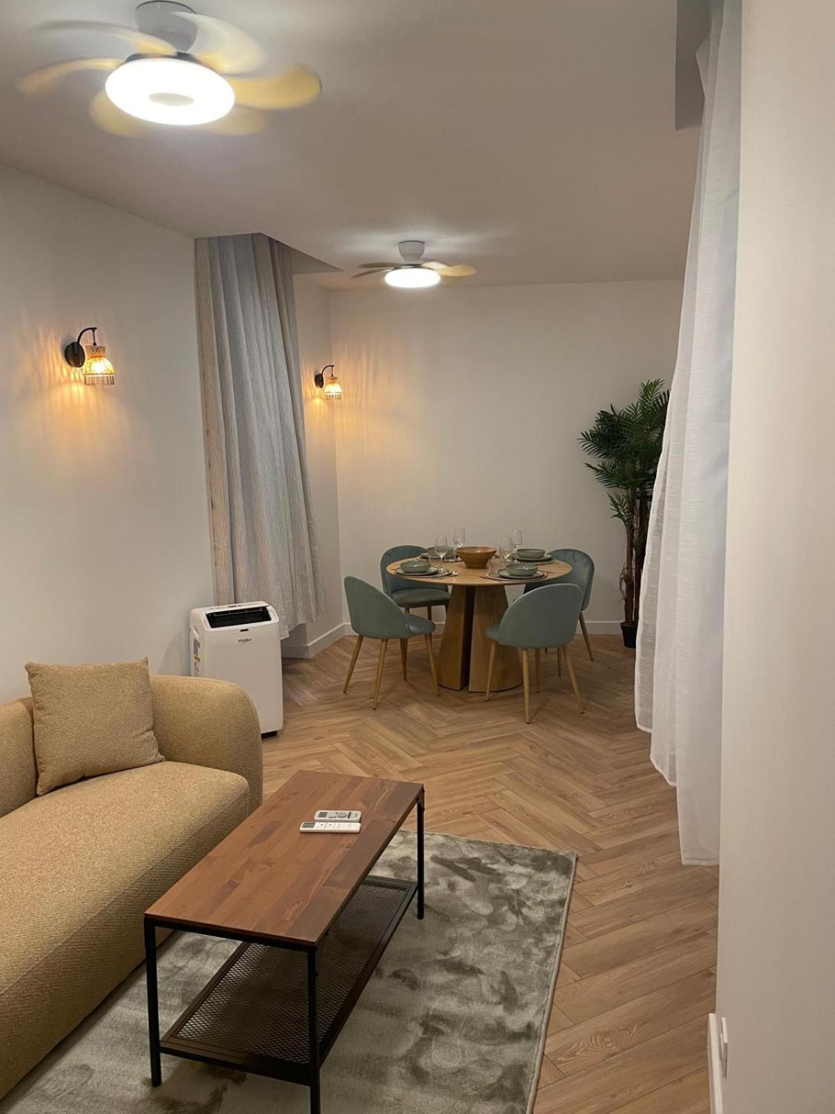 Recently Renovated In Quiet Area In Heart Of Old Apartment *