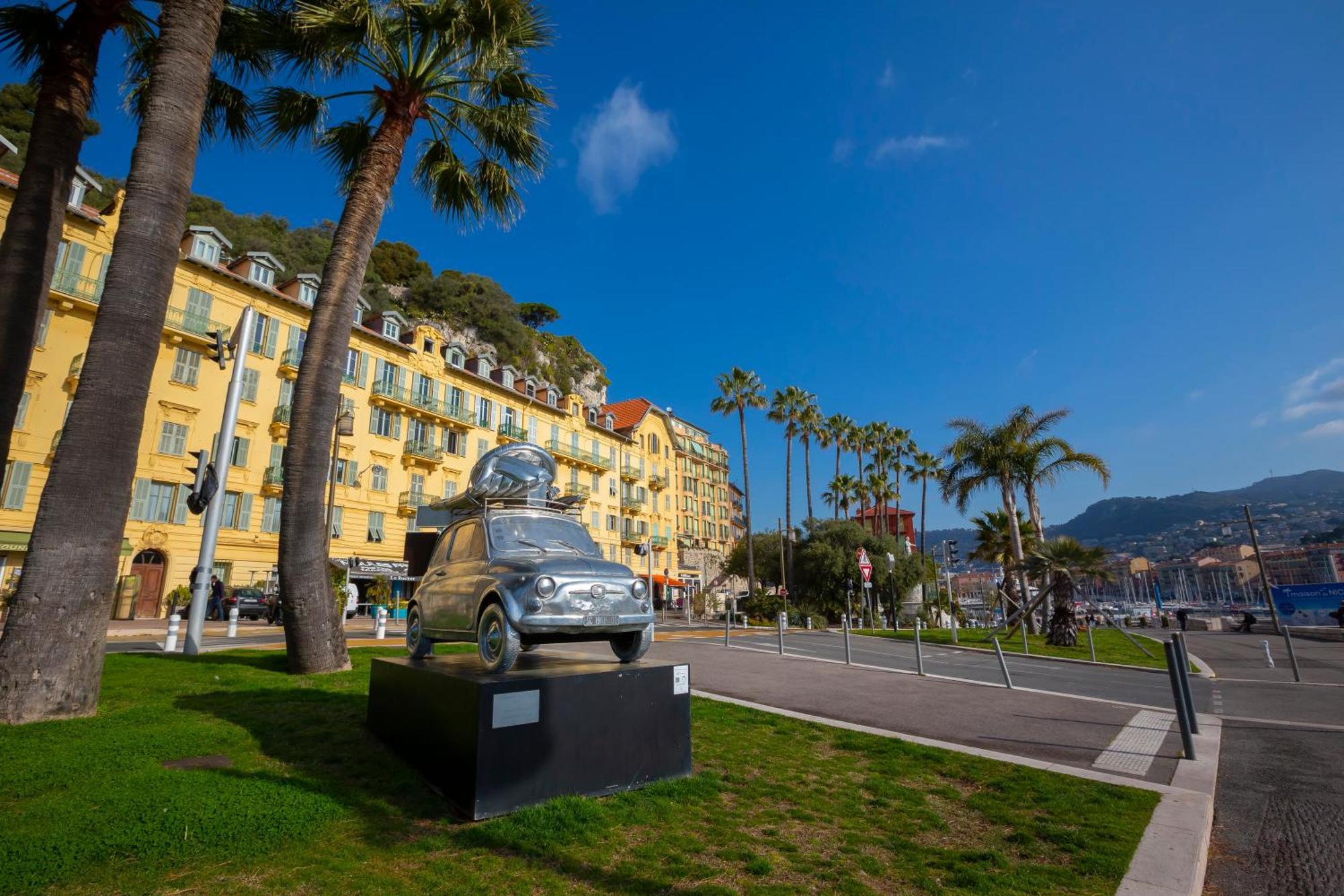 Capitol Close To The - Happy * Nice