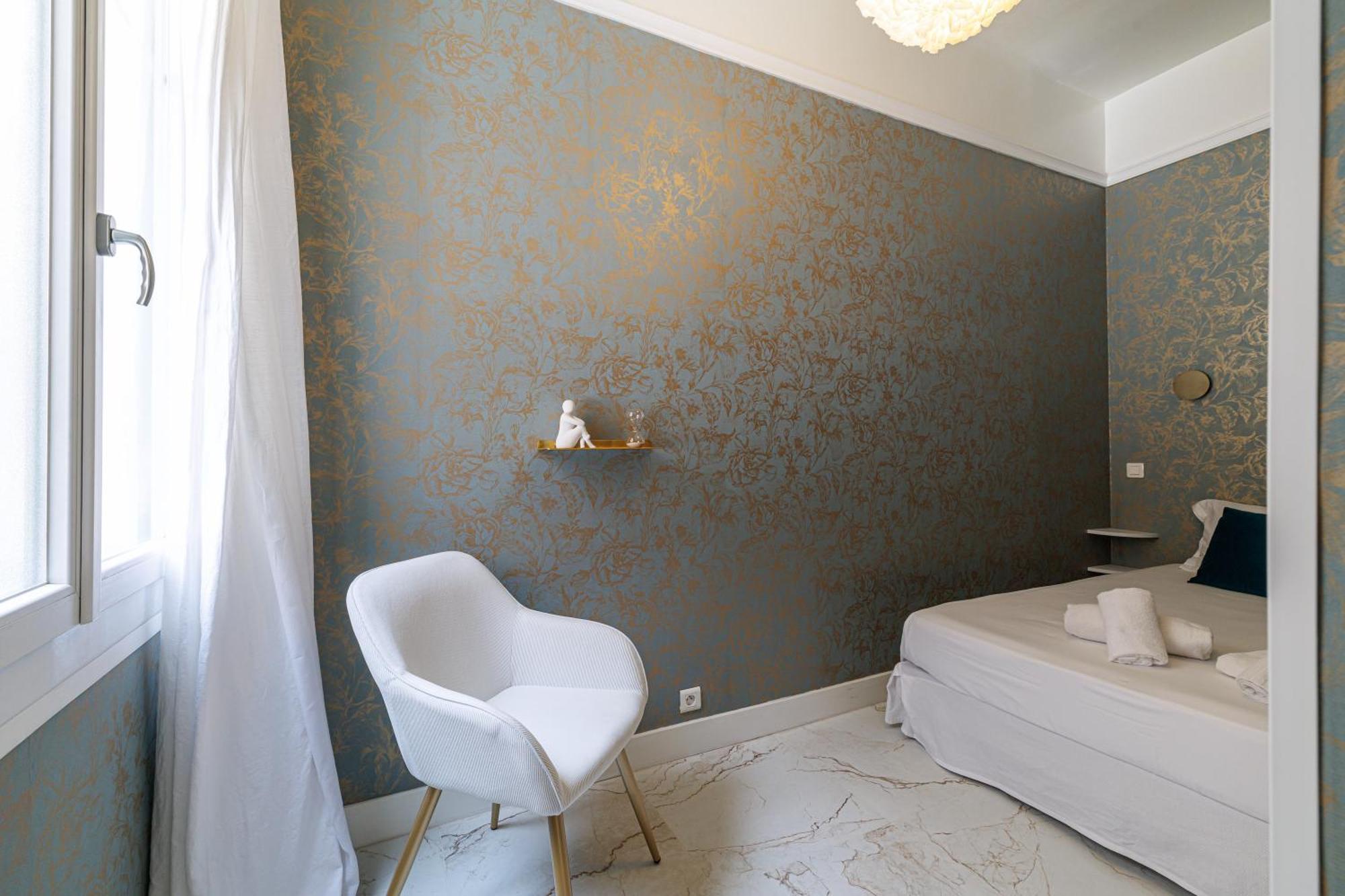 Capitol Close To The - Happy *