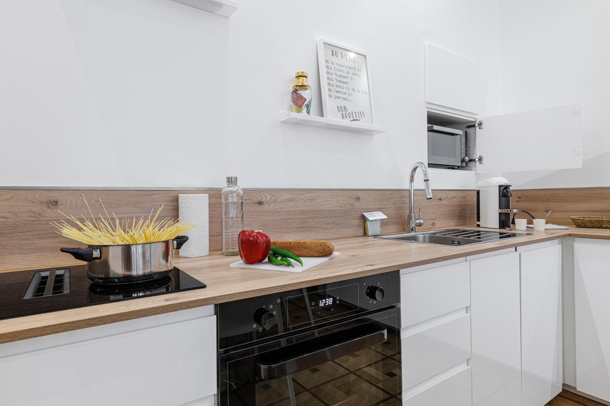 Capitol Close To The - Happy * Nice