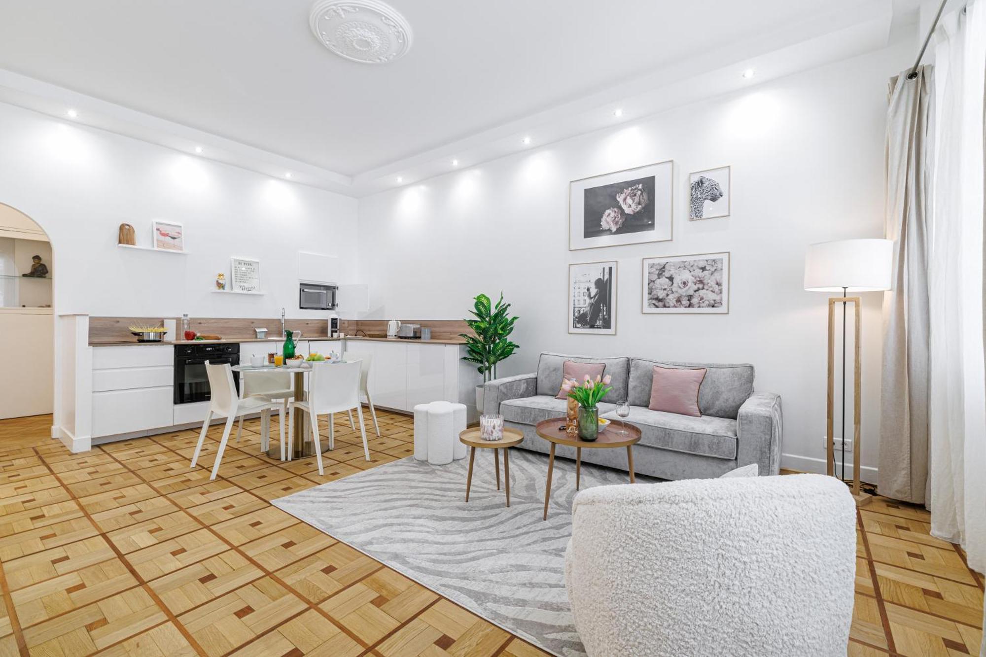 Capitol Close To The - Happy * Nice