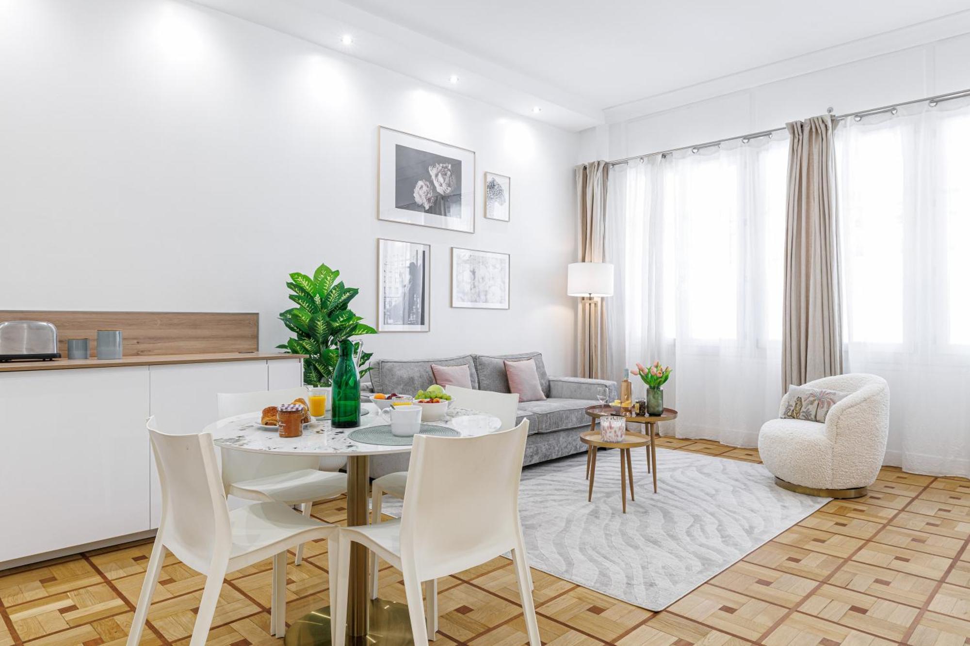 Capitol Close To The - Happy * Nice