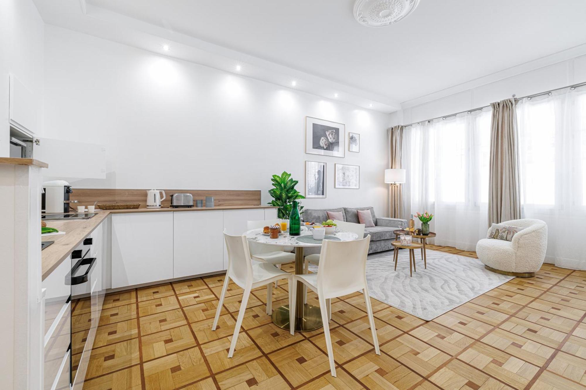 Capitol Close To The - Happy Nice