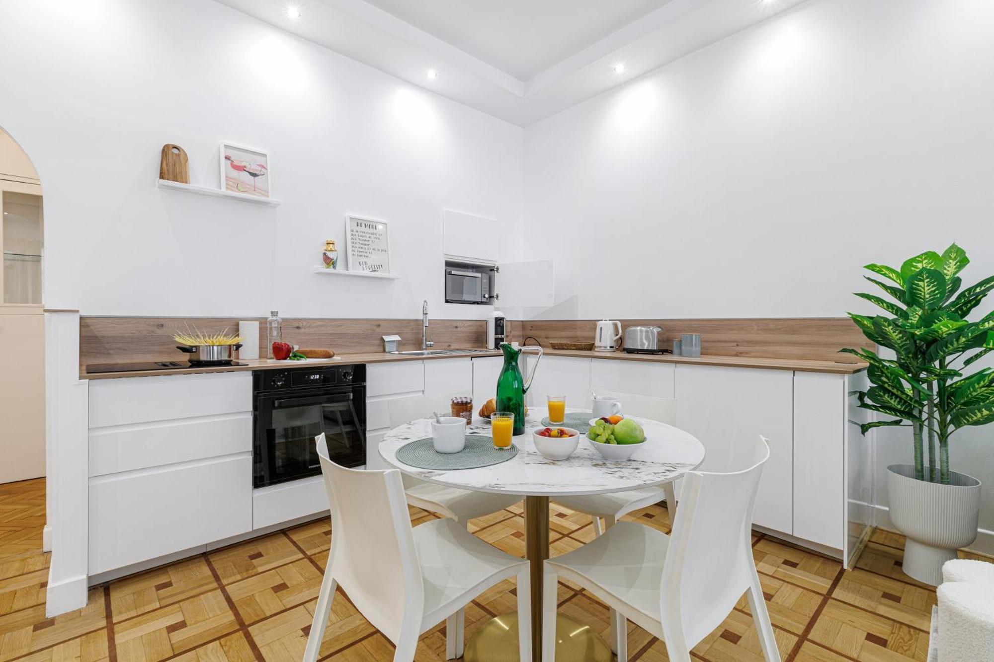 Capitol Close To The - Happy *