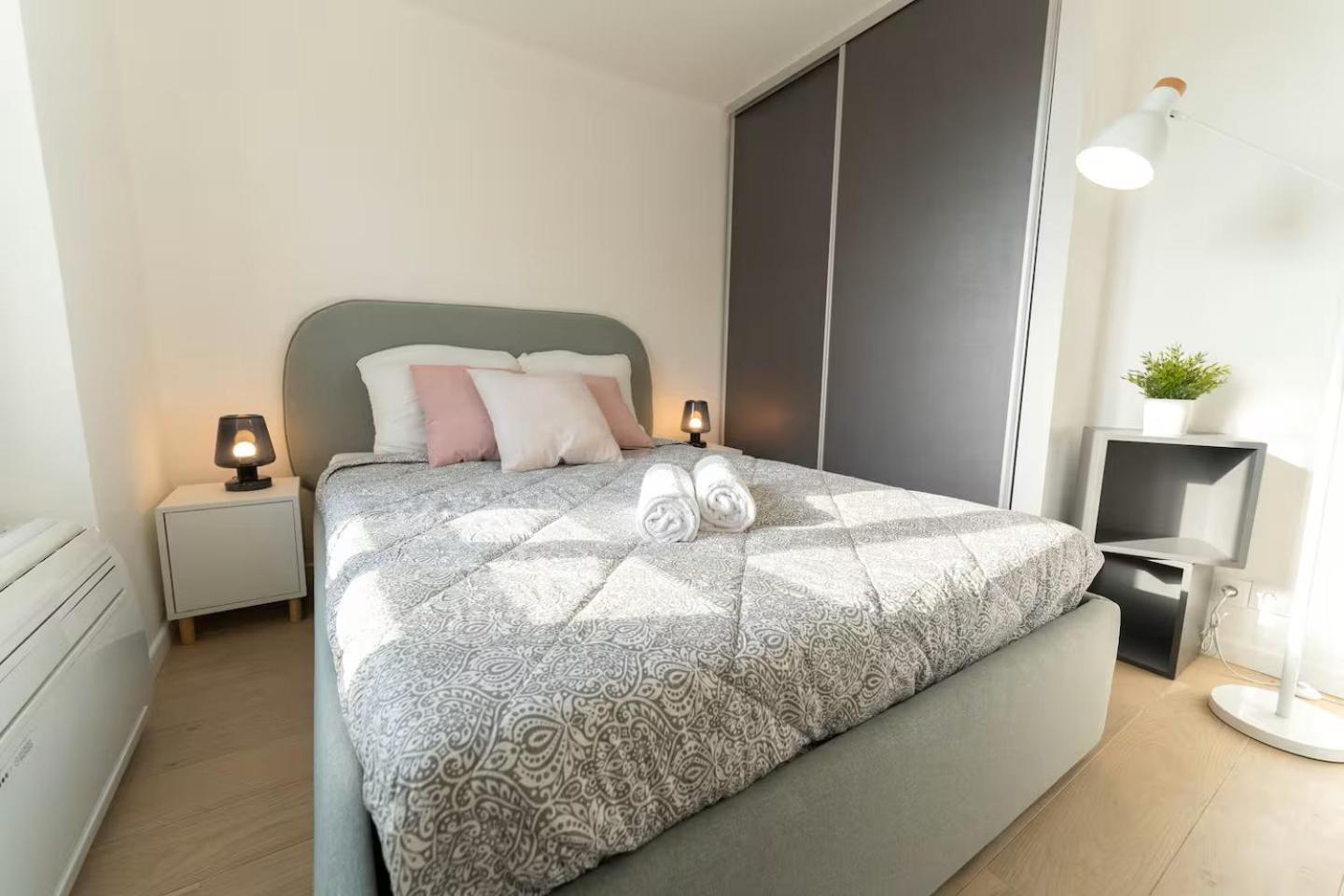 Fc Beau Et Spacieux 2p En Plein Coeur De