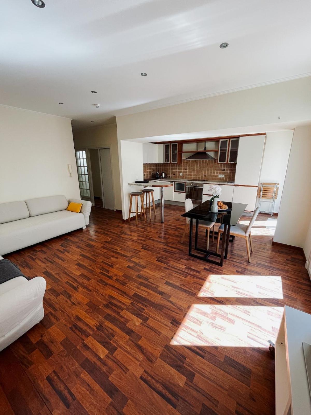 Hyper-centre, Air-conditioned With Balcony * Nice