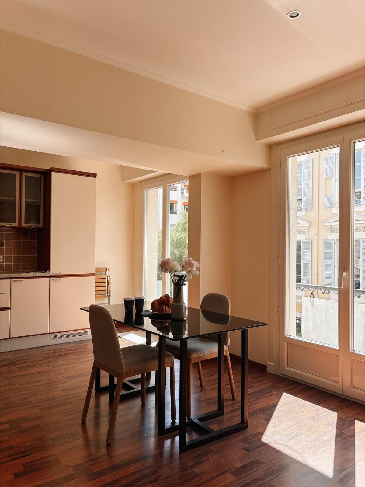 Apartment Hyper-centre, Air-conditioned With Balcony