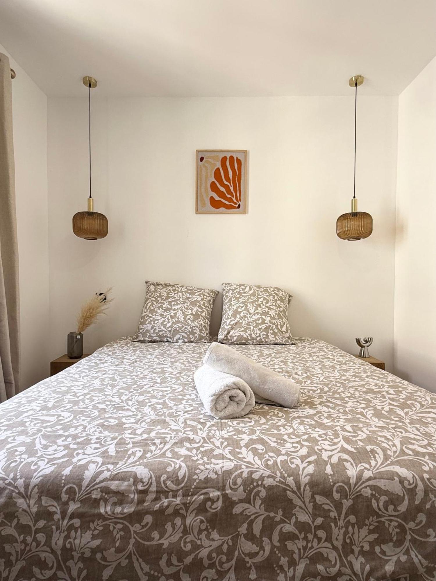 Magnifique Et Lumineux 3 Pieces Dans Le Carre Dor Apartment