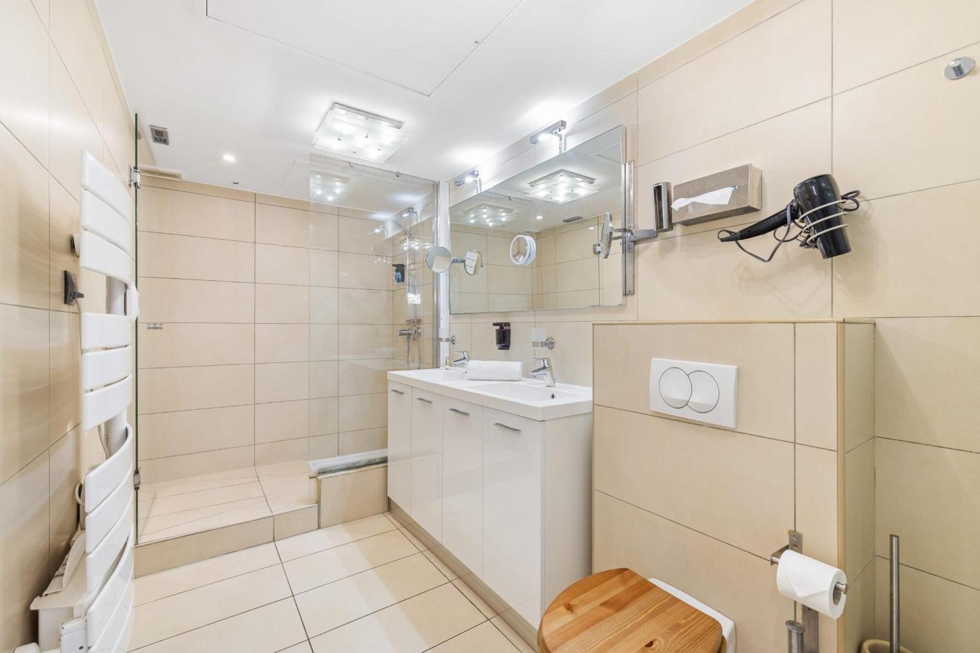 De La Colline - Welkeys Apartment