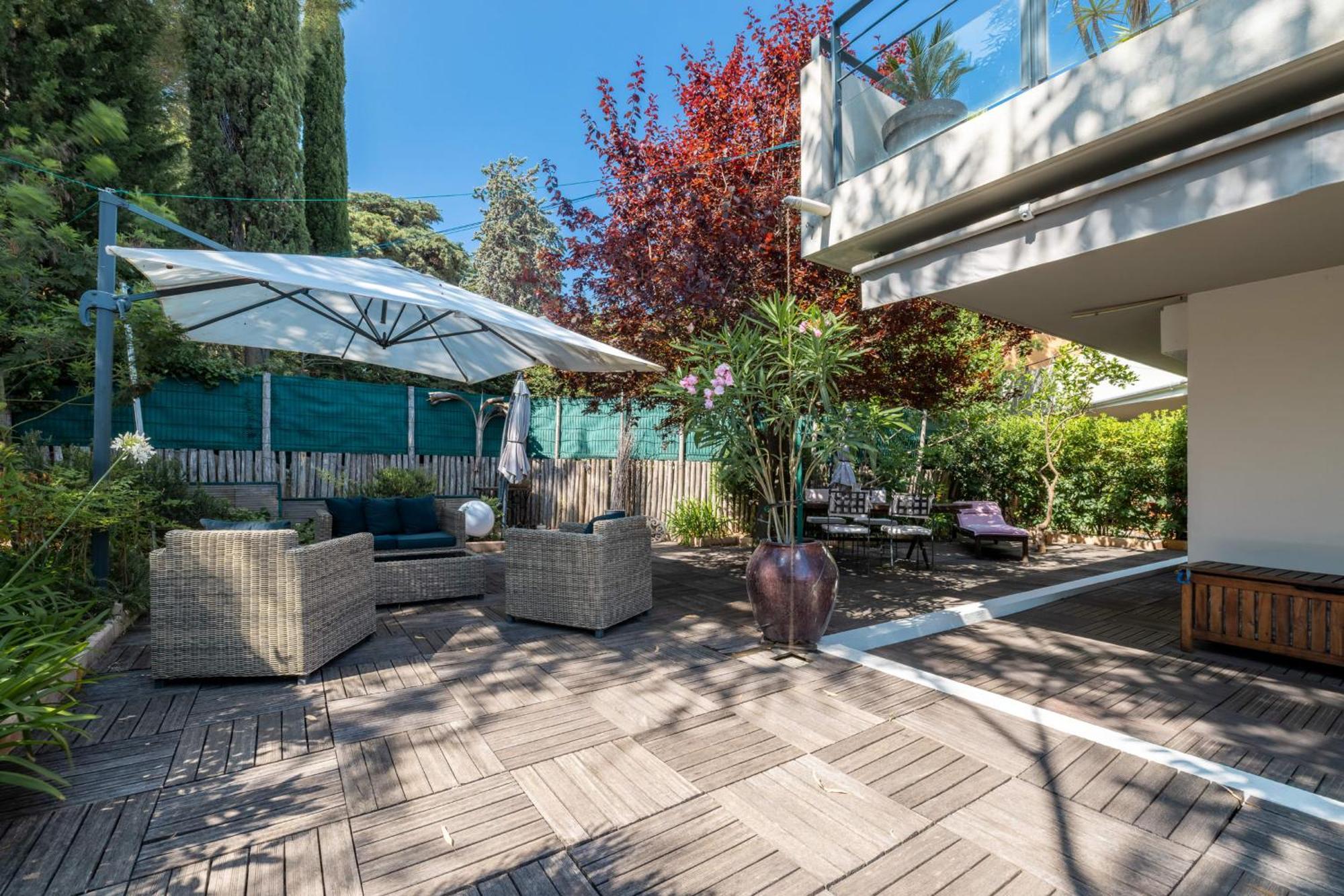 De La Colline - Welkeys Apartment *