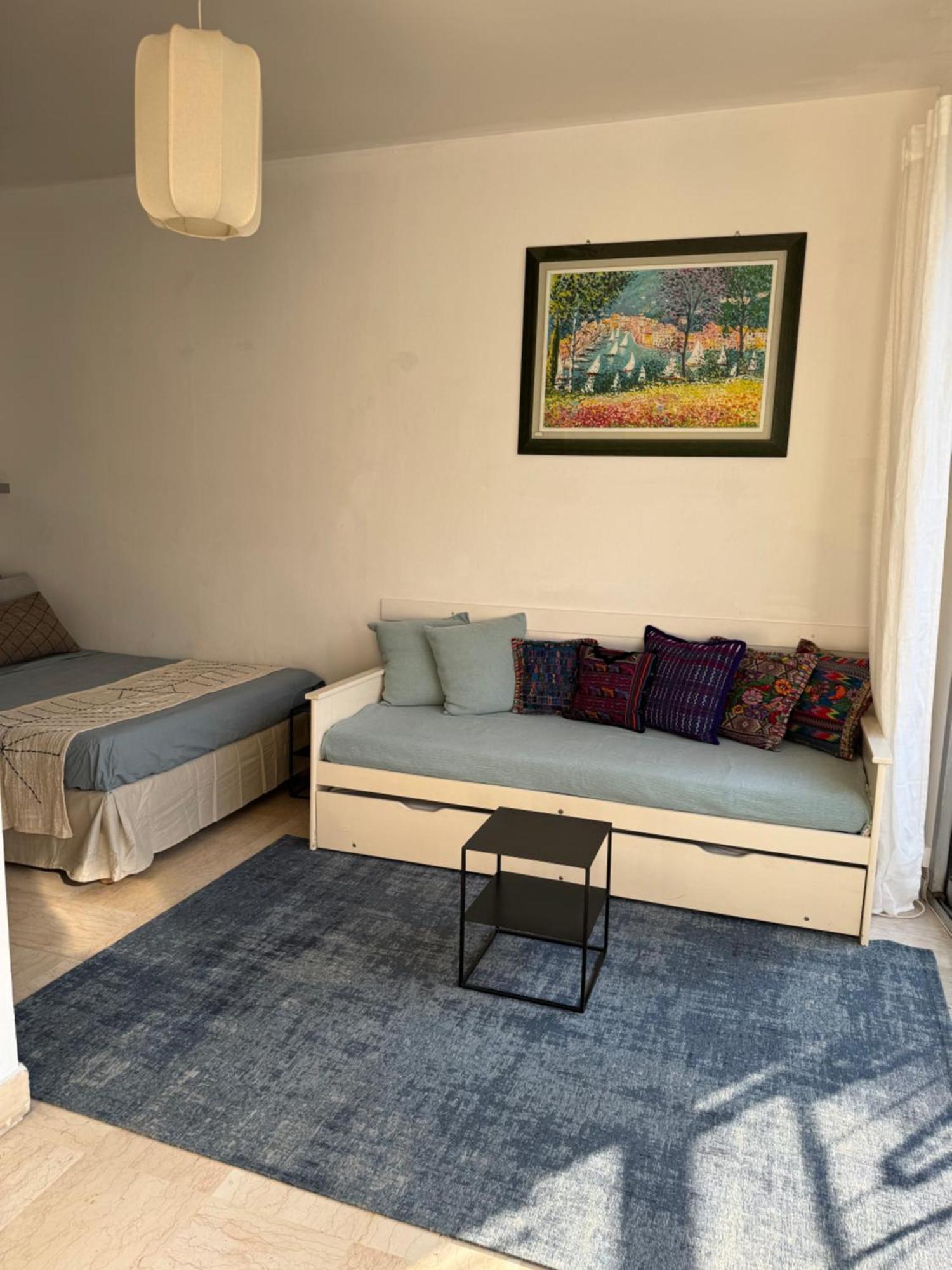 Apartment Promenade Des & *