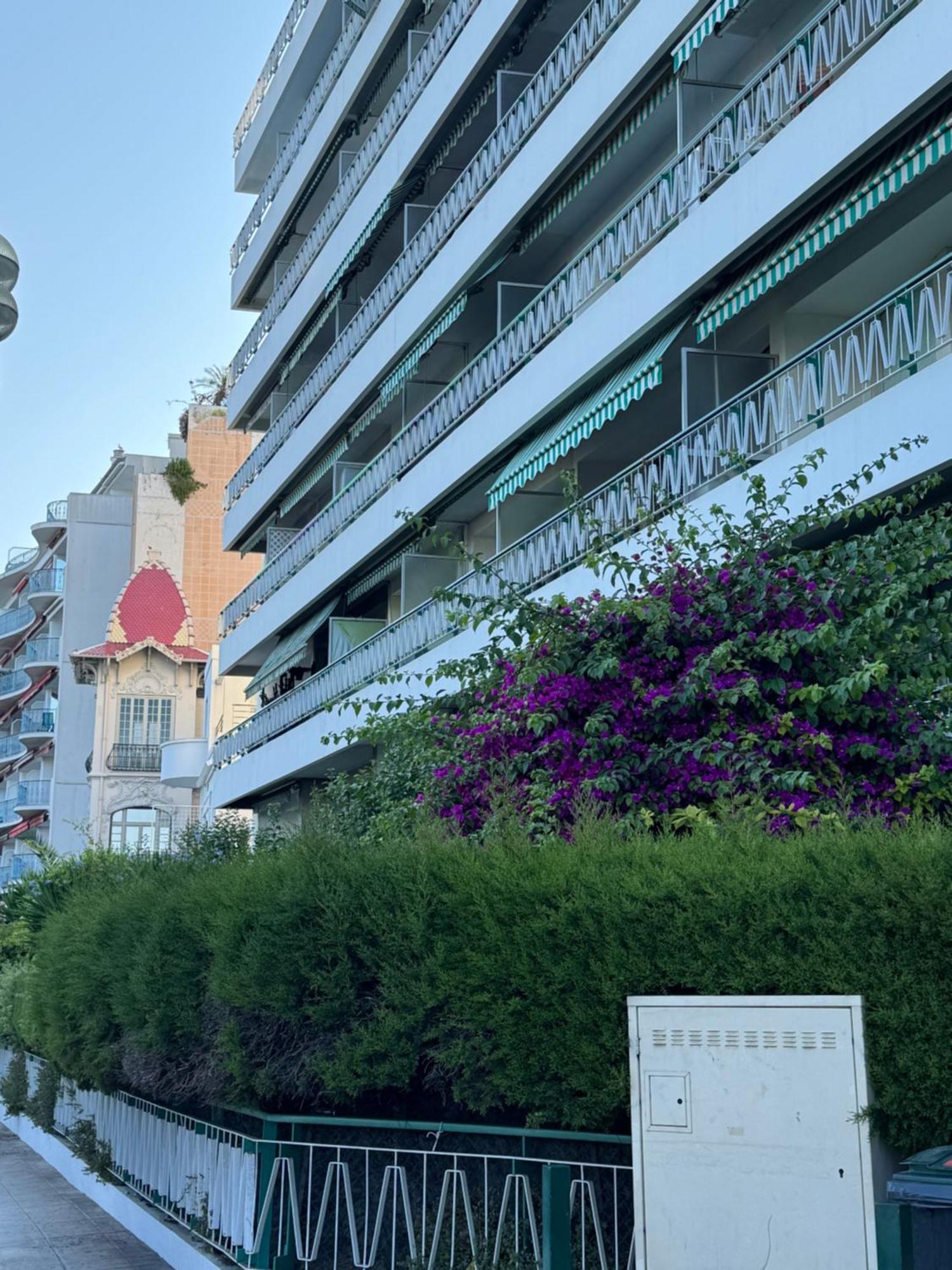 Promenade Des & Apartment