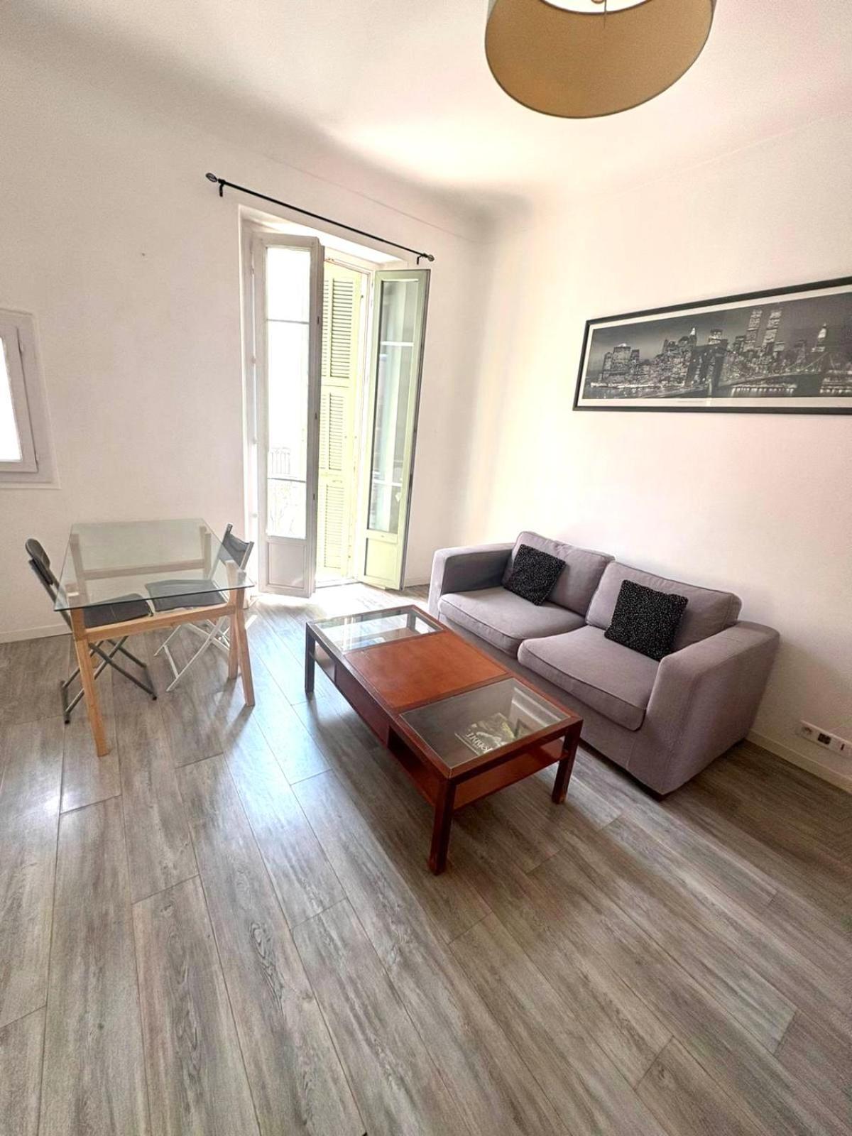 Large Flat W Balcony Centre * Nice