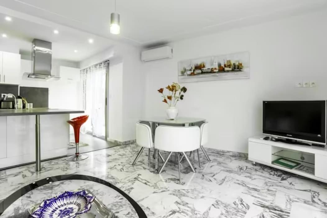 Spacious 2 1 Bedroom Elegance Comfort For Two People Nice