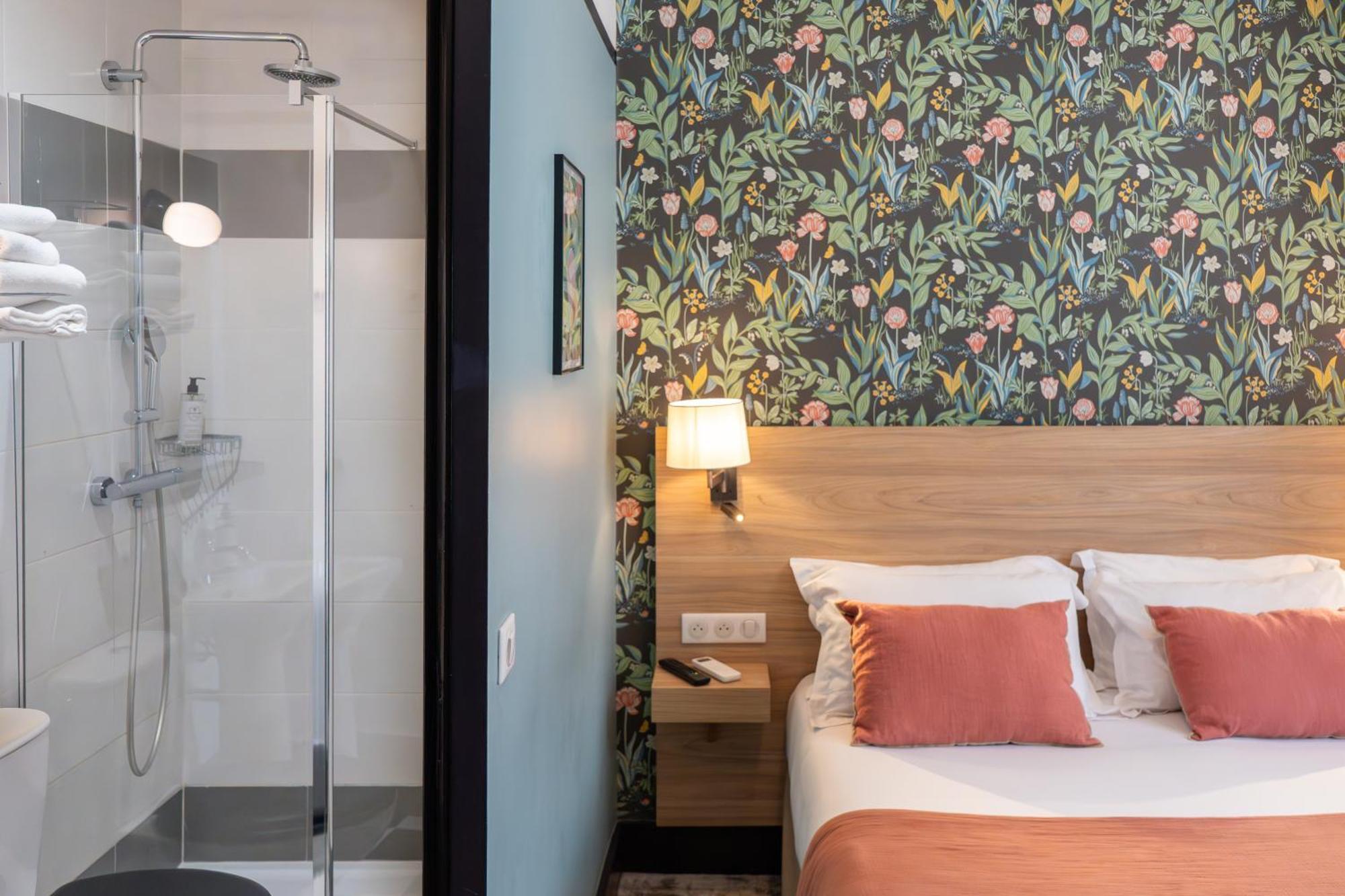 Hotel De France, Un Ammi