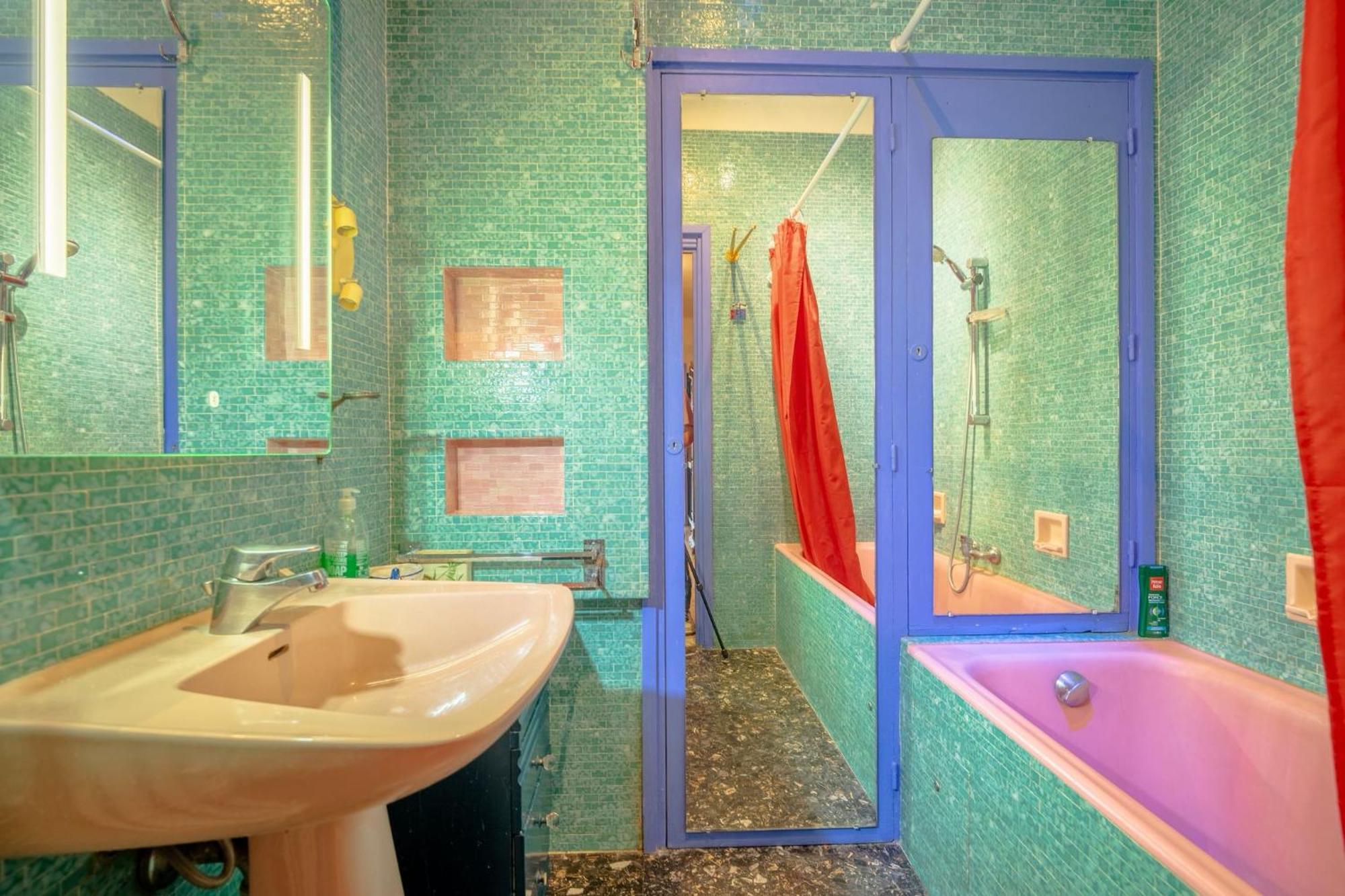 Apartment Big 140m2 5min Walk To Sea &promenade 3 Double Rooms,big Living 42m2, 3 Showers,9 Beds, Free Parking *