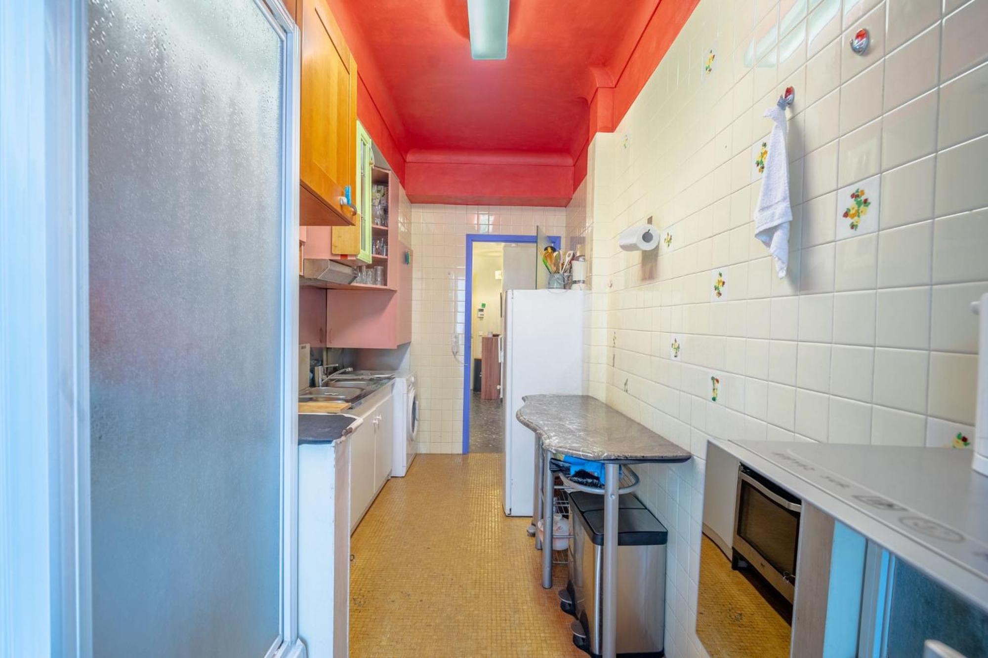 Big 140m2 5min Walk To Sea &promenade 3 Double Rooms,big Living 42m2, 3 Showers,9 Beds, Free Parking * Nice