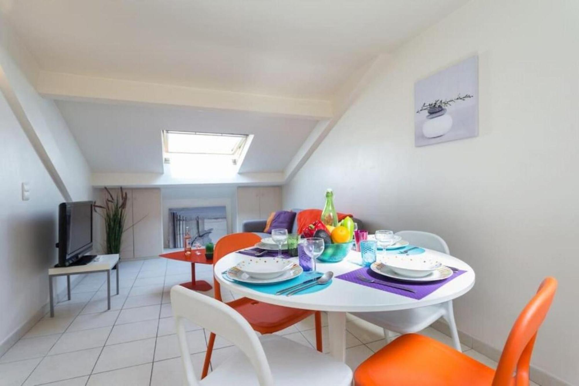 Apartment Port 3 - Spacious And Central W Ac On The Port Nice