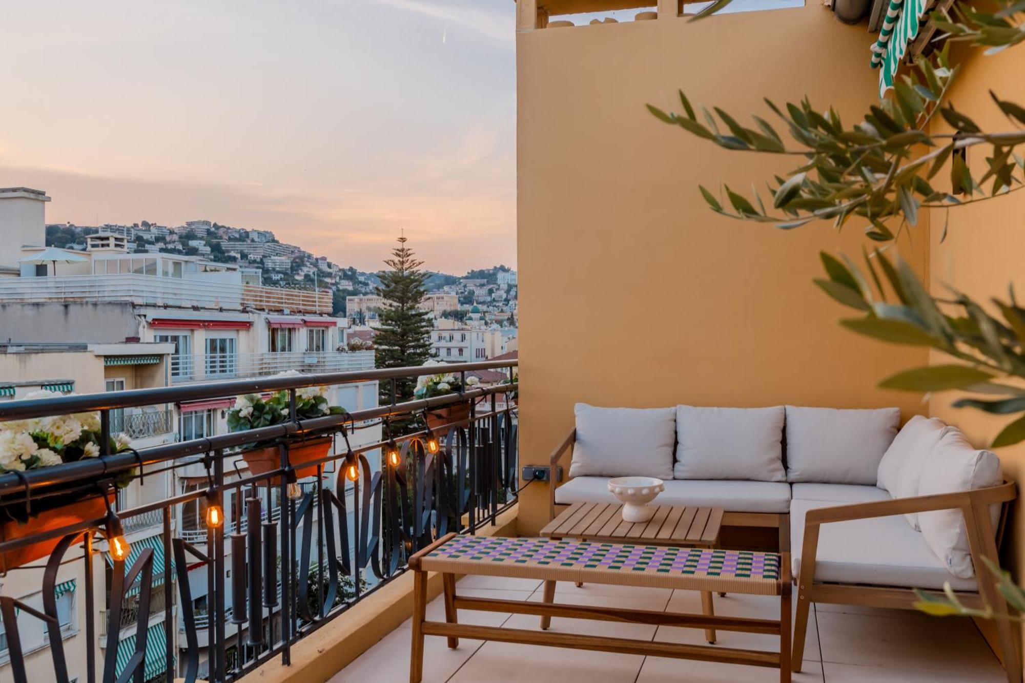 Luxurious Penthouse, 2 Bedroom Suites, 3 Spacious Terraces, Gorgeous Views Of Mountains And Sea, Apartment *