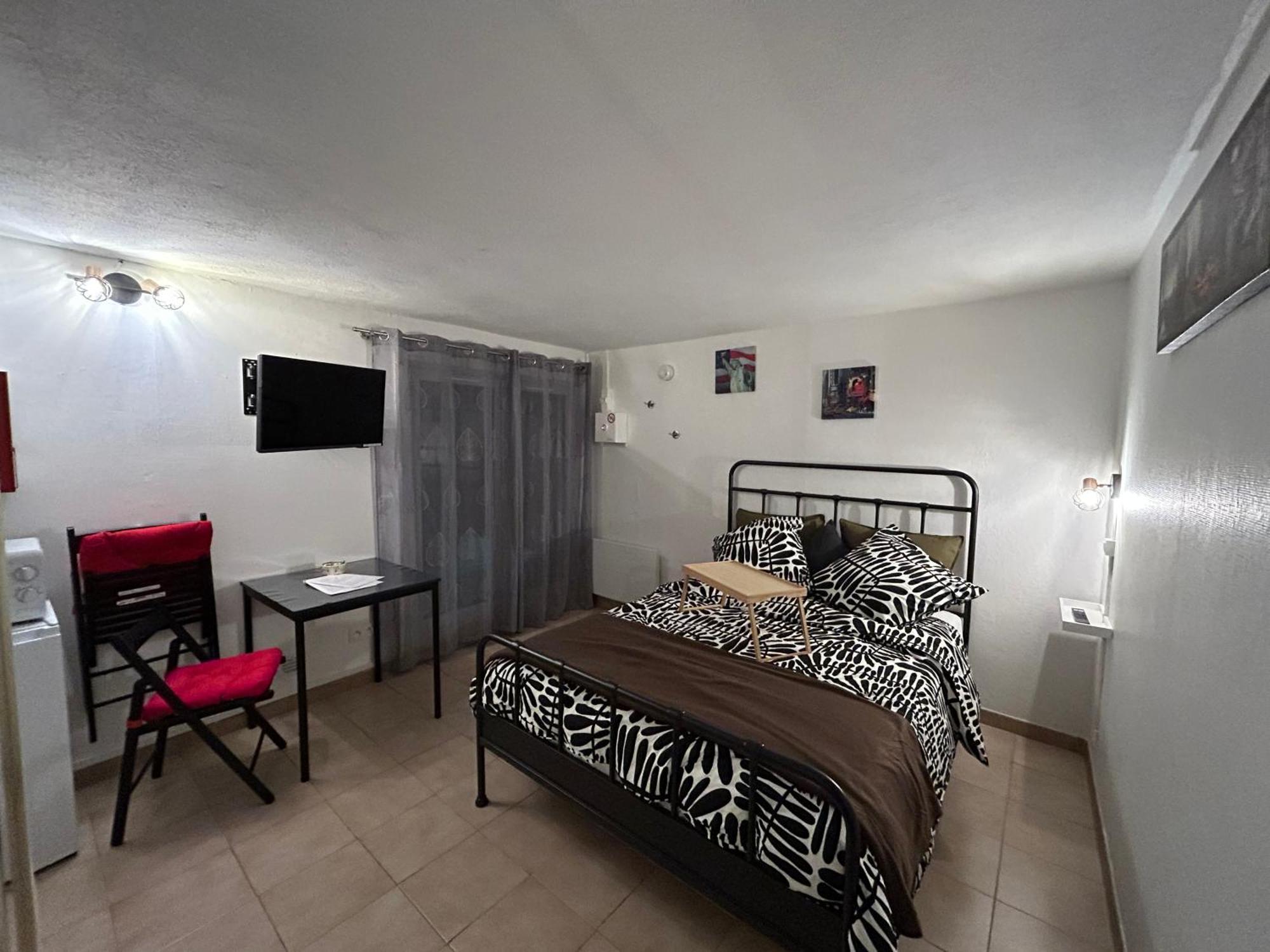 Apartment Climatise Avec Terrasse Ombragee Dans Maison Au Calme Et Dans La Verdure Nice