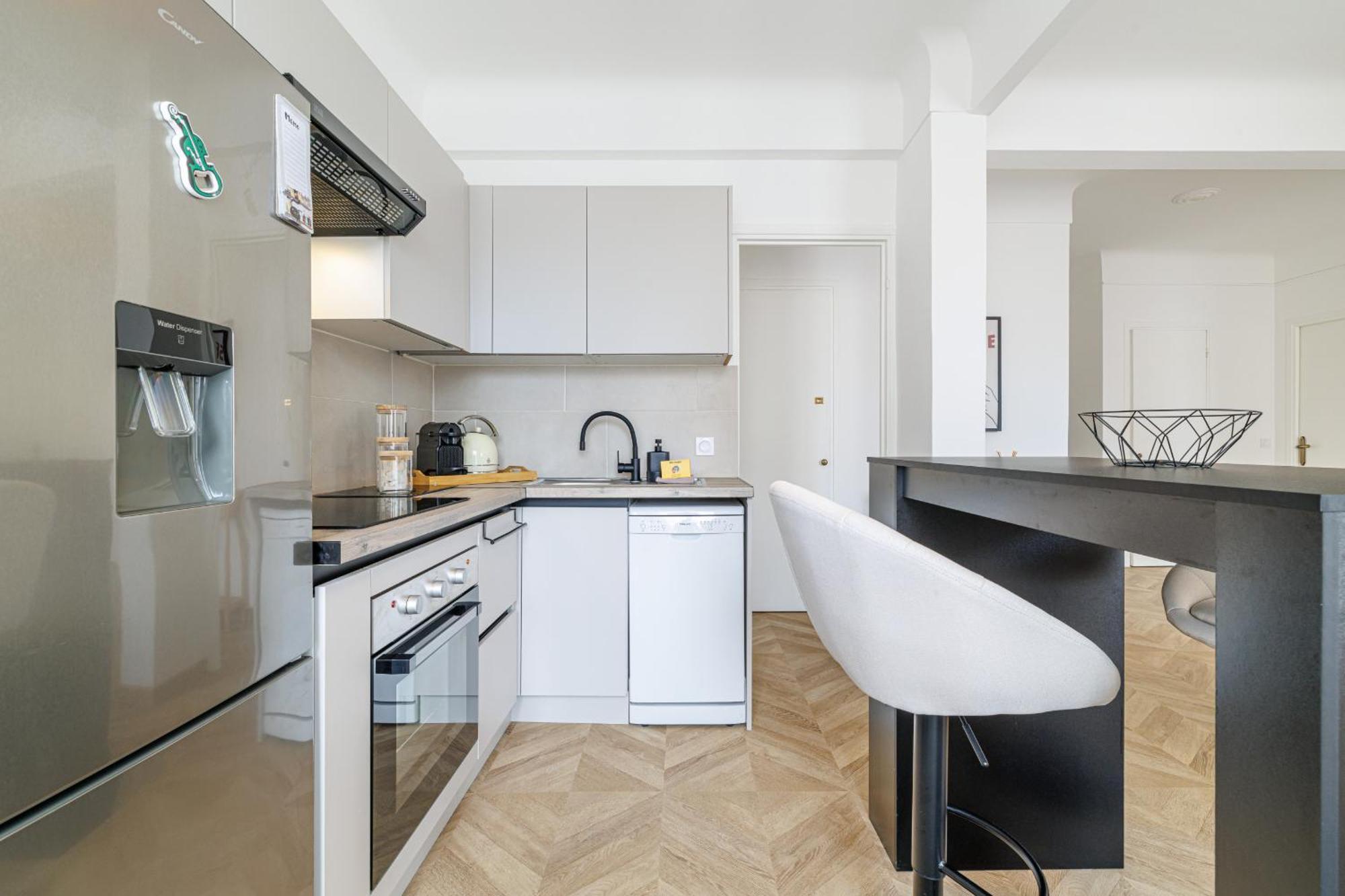 Wide & Cozy 1 Bdr Downtown Nice