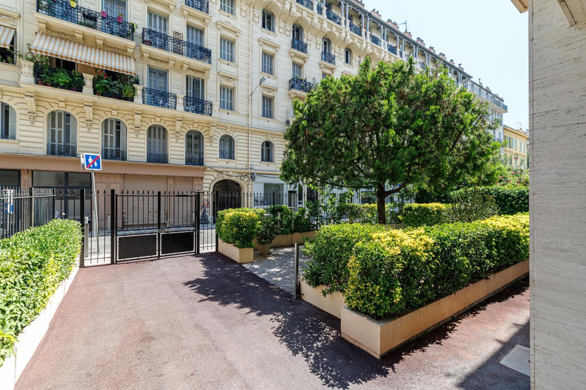 Wide & Cozy 1 Bdr Downtown Apartment Nice