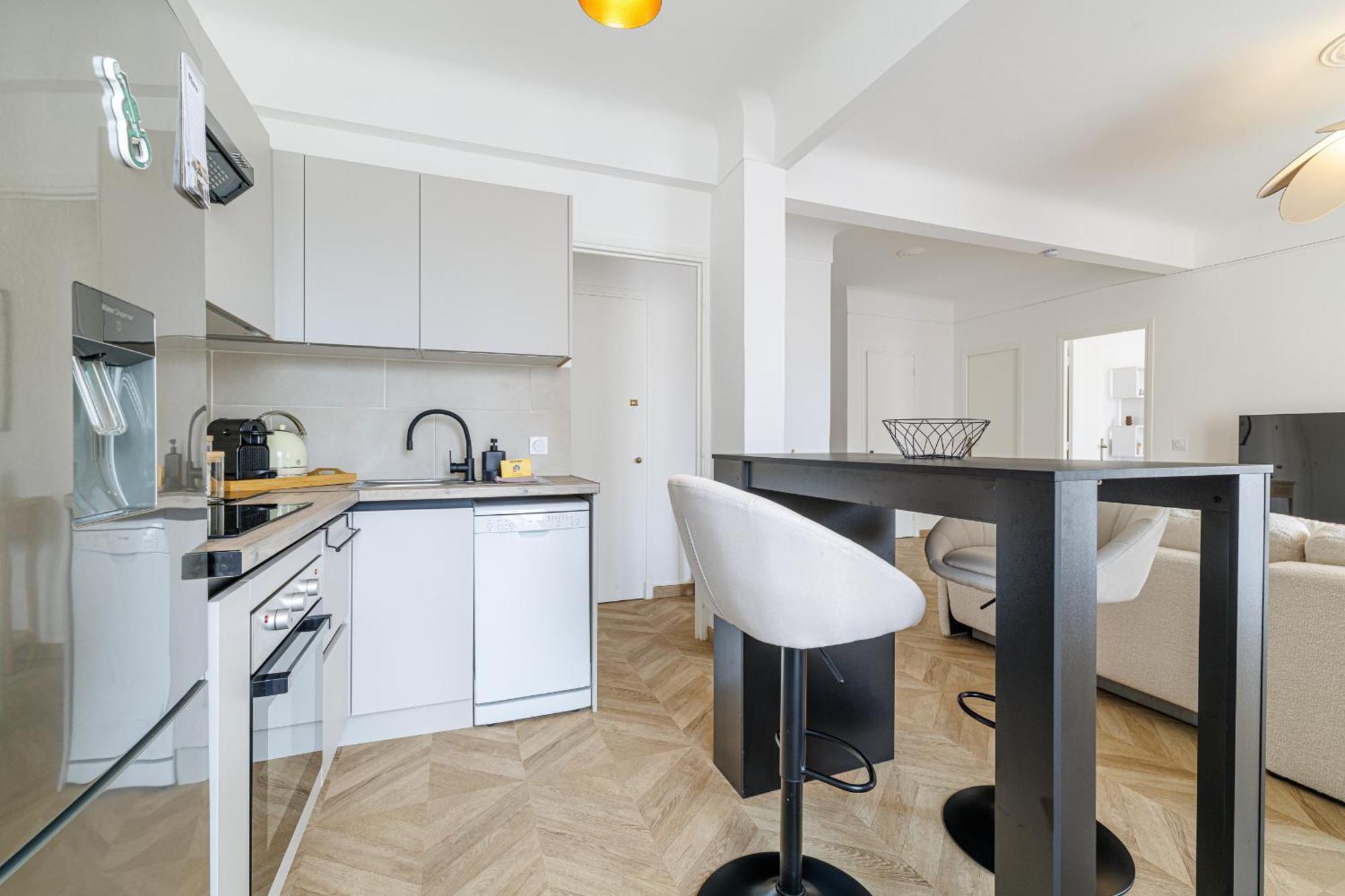 Apartment Wide & Cozy 1 Bdr Downtown Nice