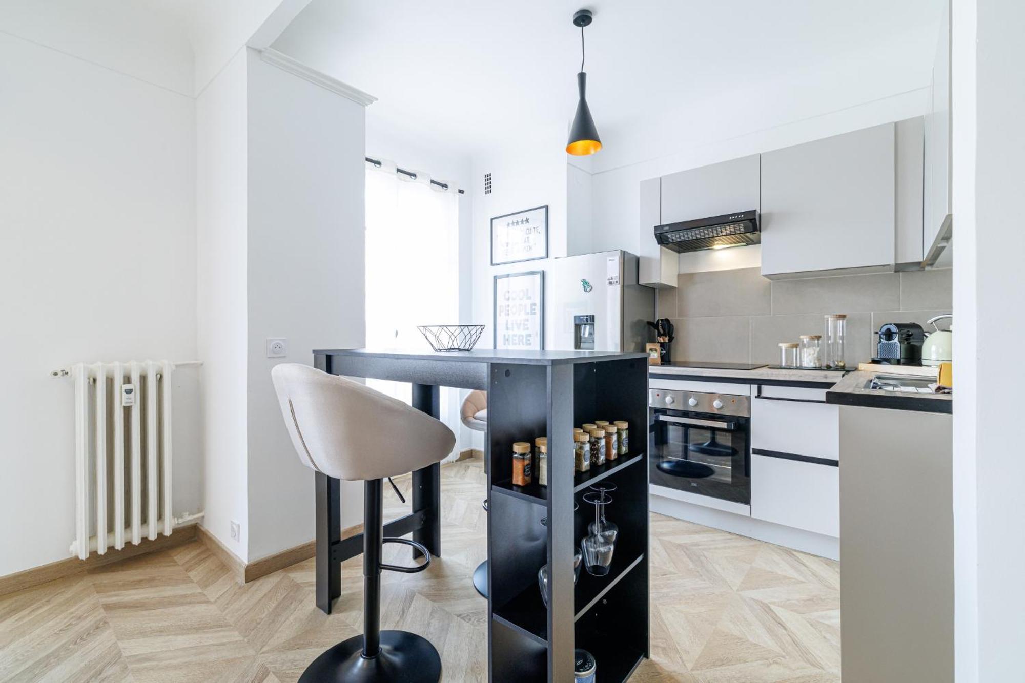 Wide & Cozy 1 Bdr Downtown Apartment