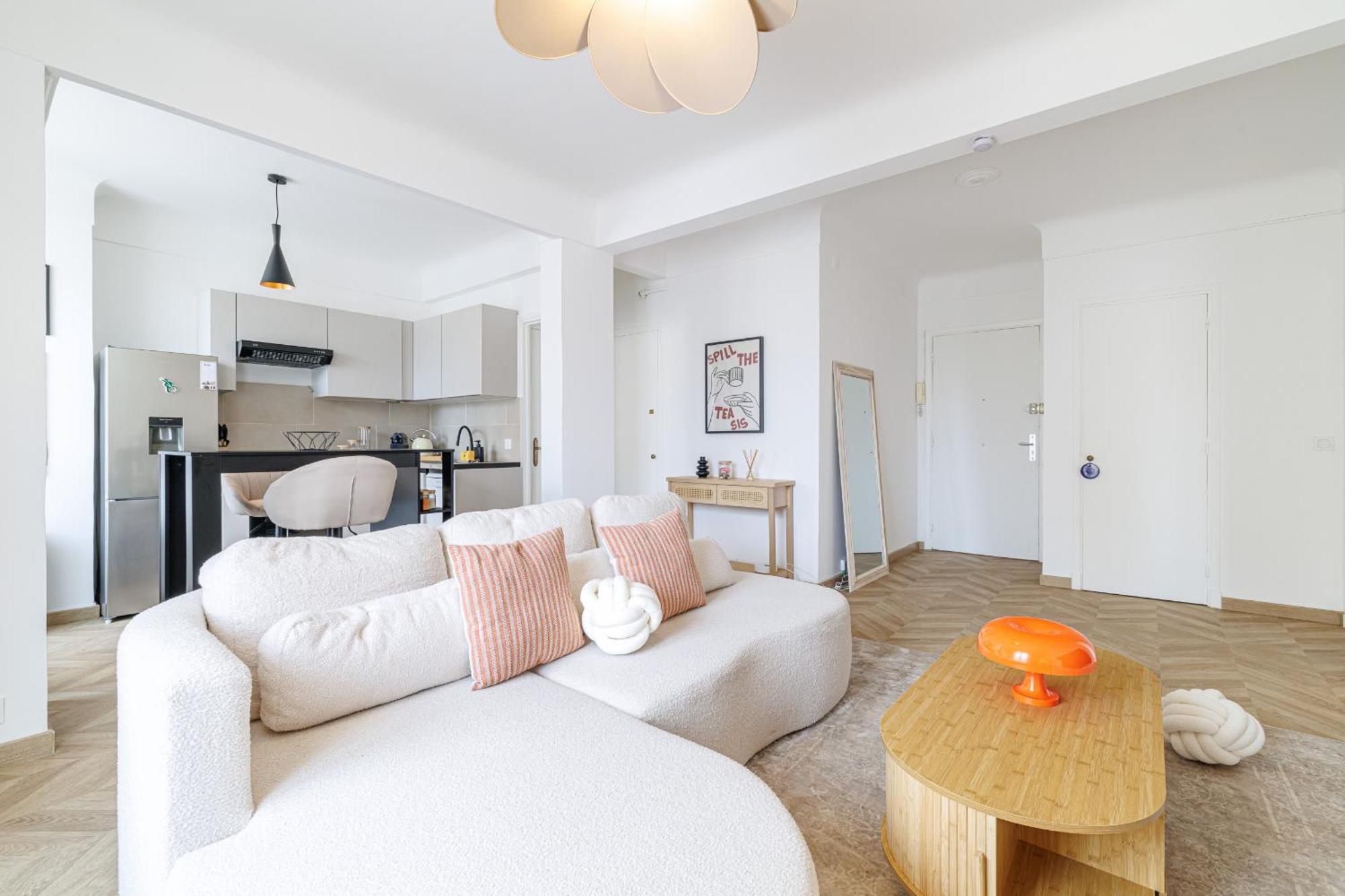 Wide & Cozy 1 Bdr Downtown *