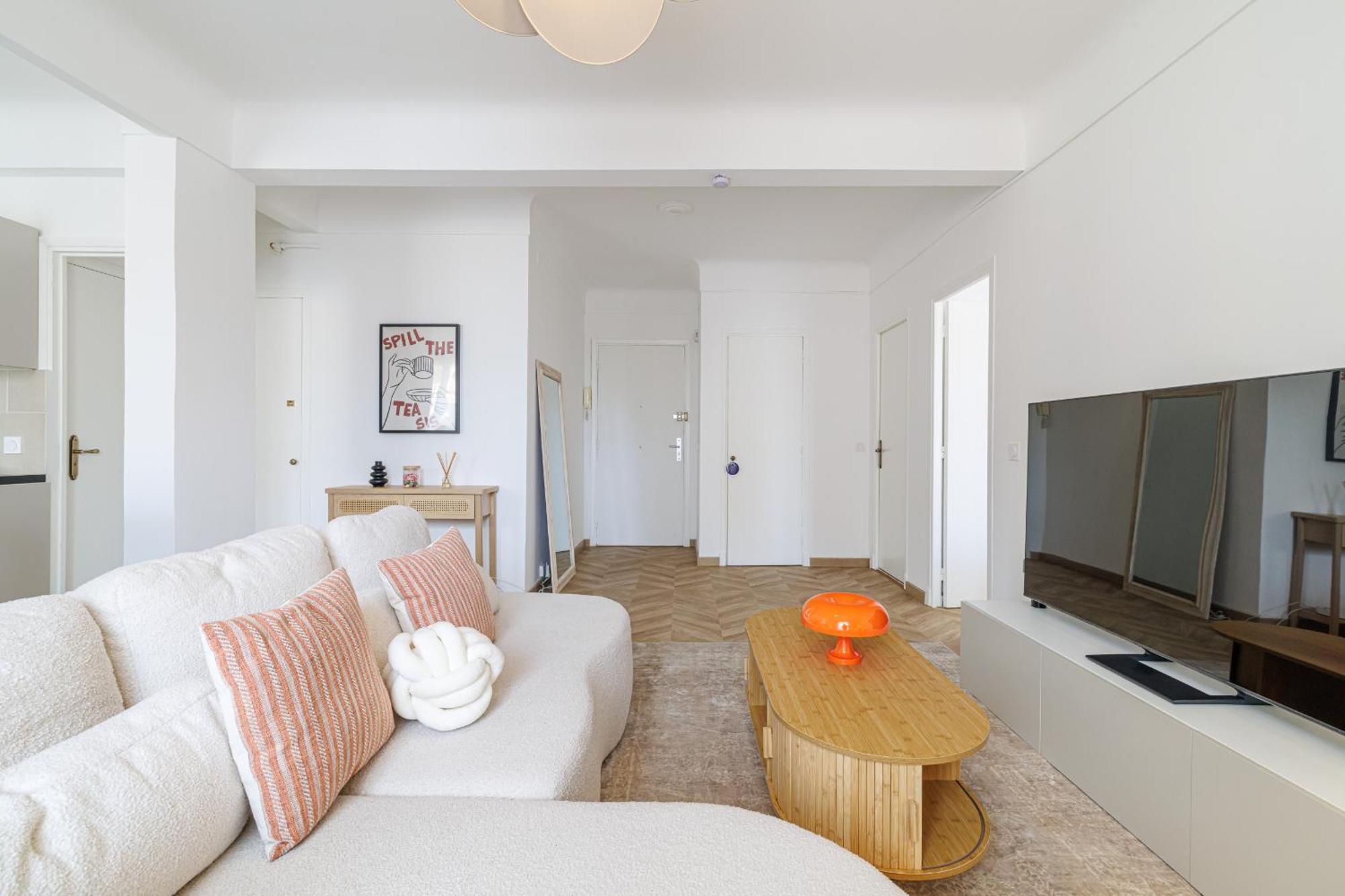 Wide & Cozy 1 Bdr Downtown Apartment *