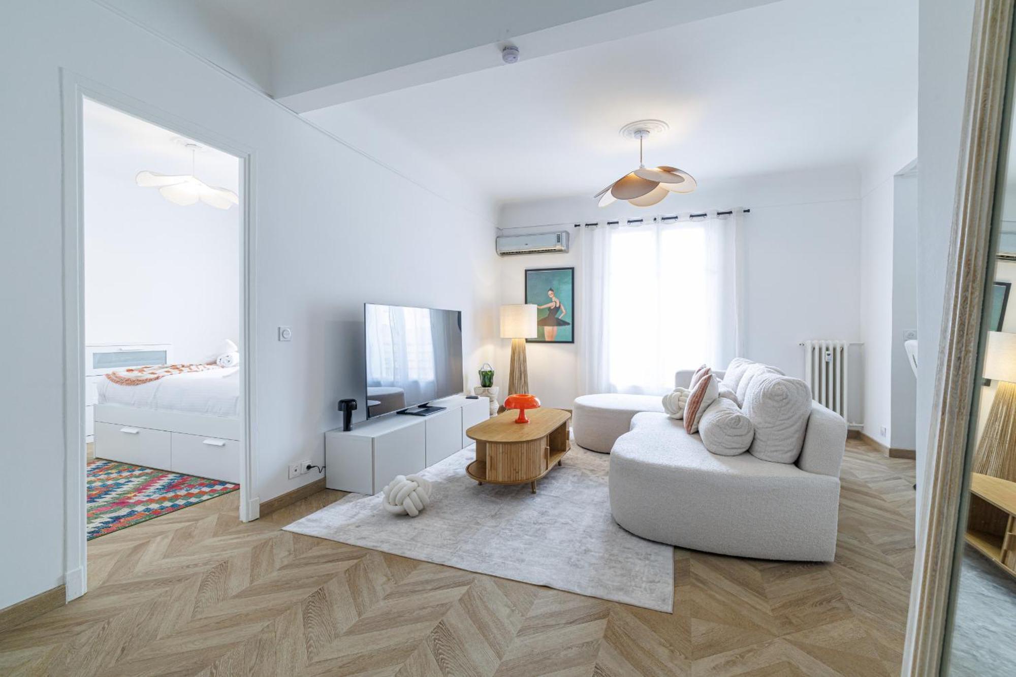 Wide & Cozy 1 Bdr Downtown Apartment