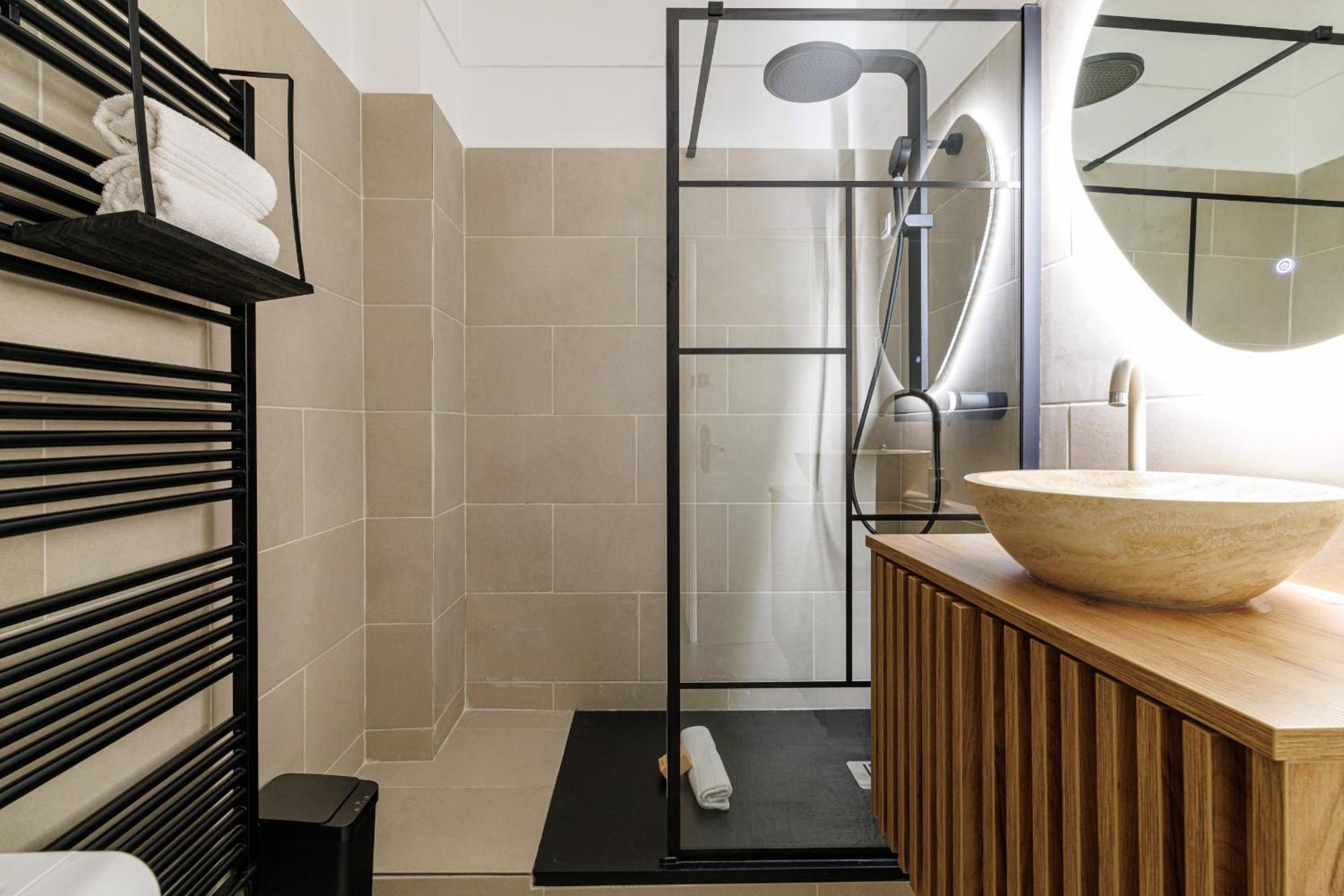 Apartment Wide & Cozy 1 Bdr Downtown Nice